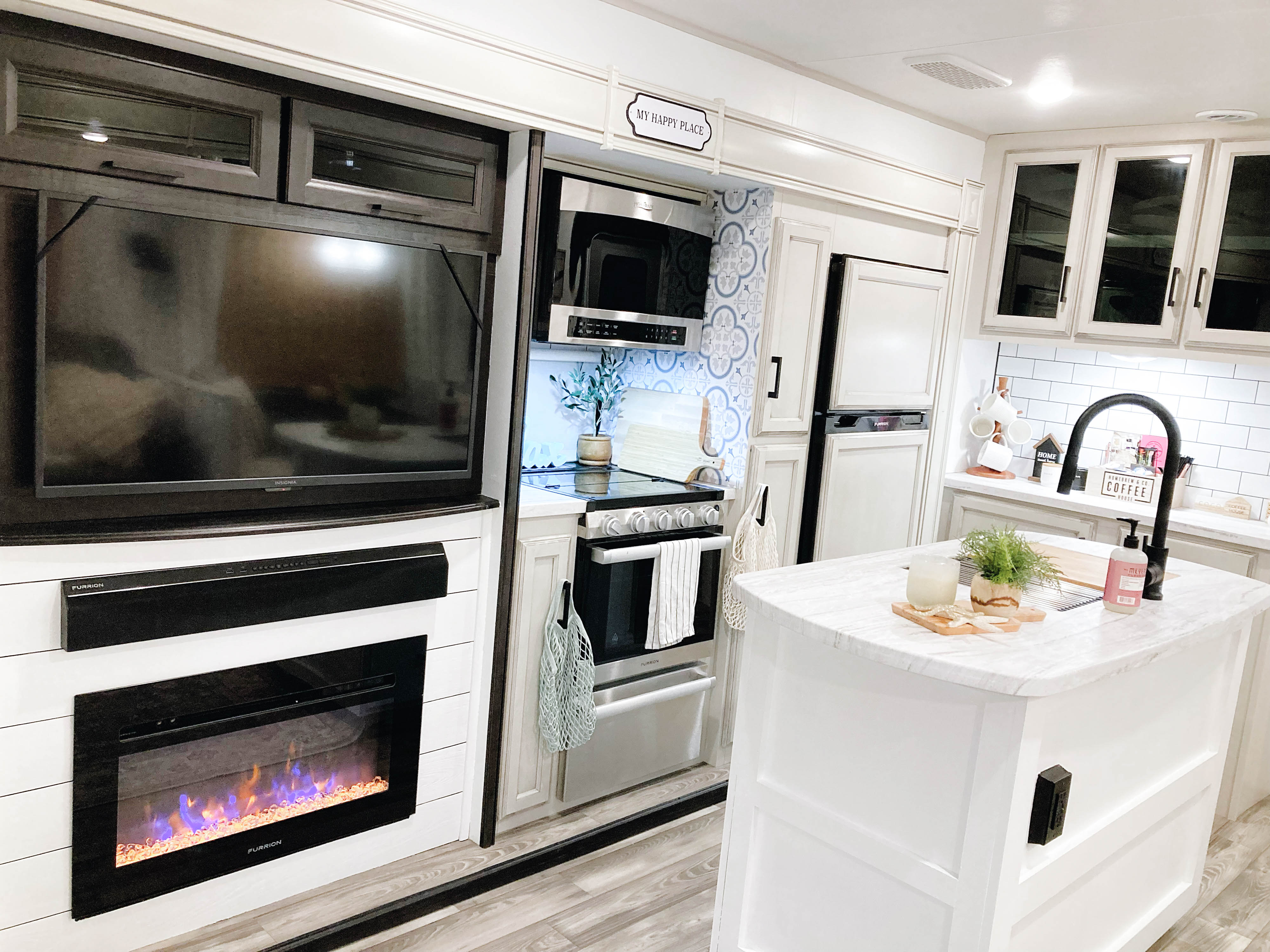 "Ellie" the Brand-New Renovated 2022 Jayco Eagle Bunkhouse