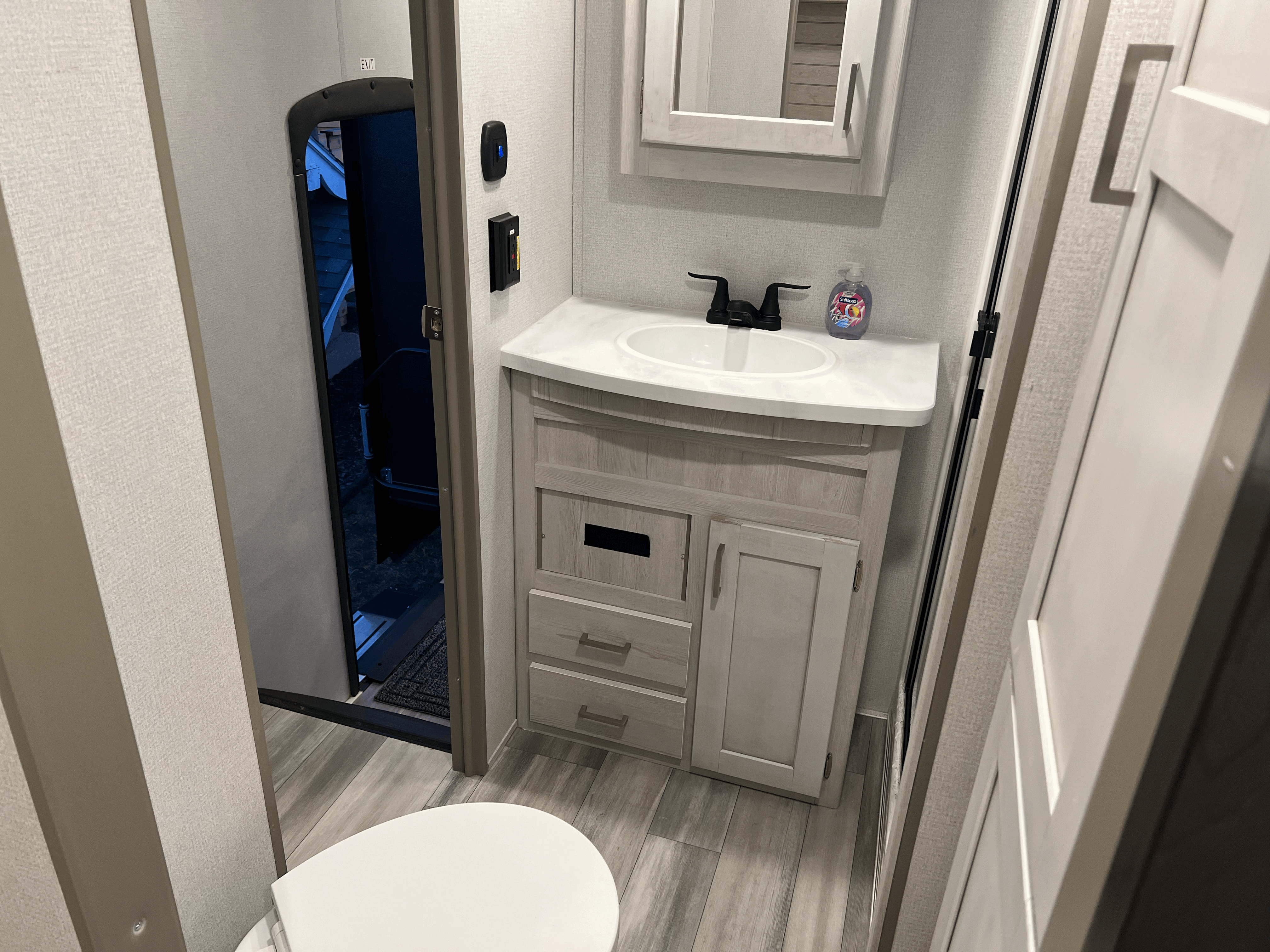 Fifth-wheel RV Rental 