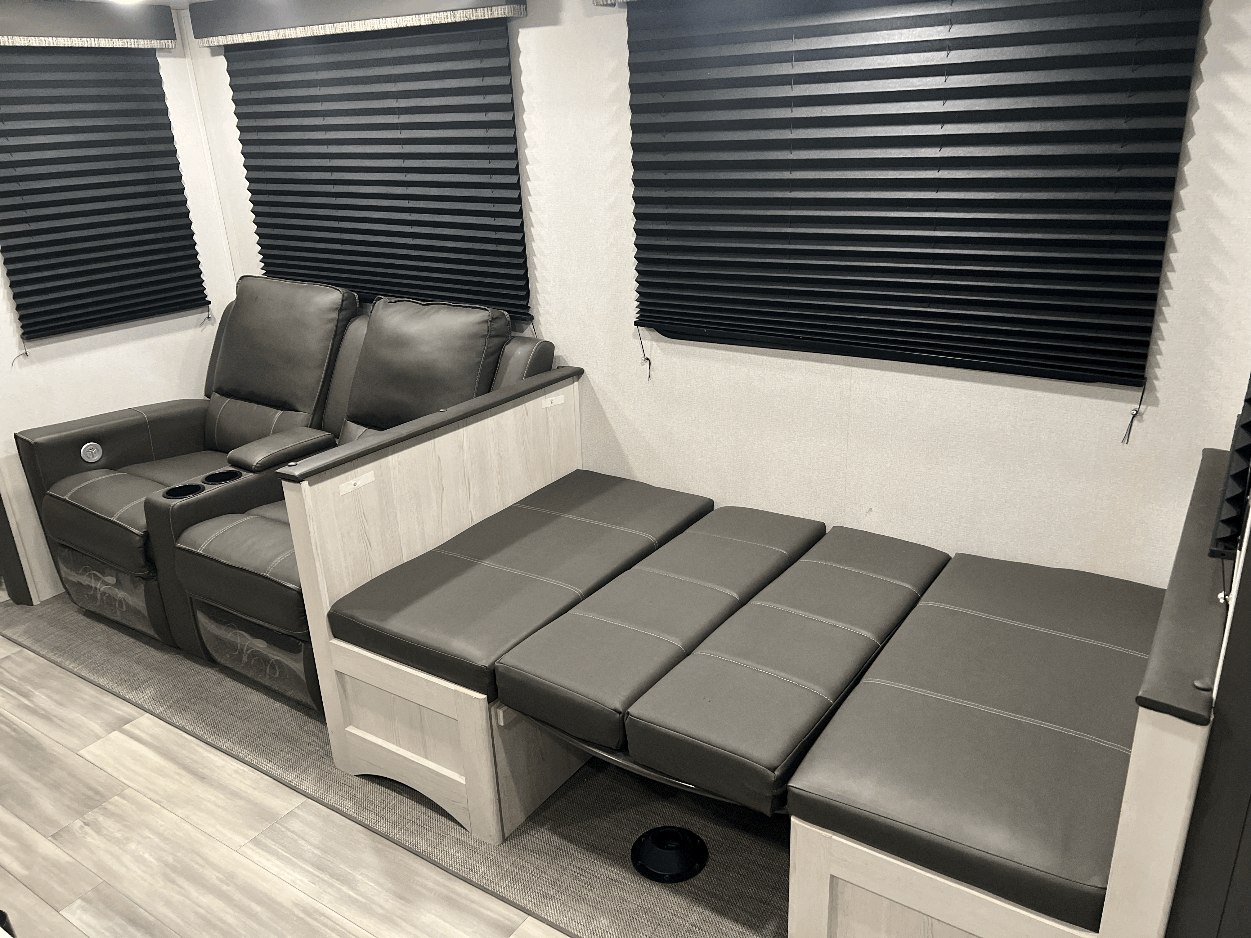 Fifth-wheel RV Rental 