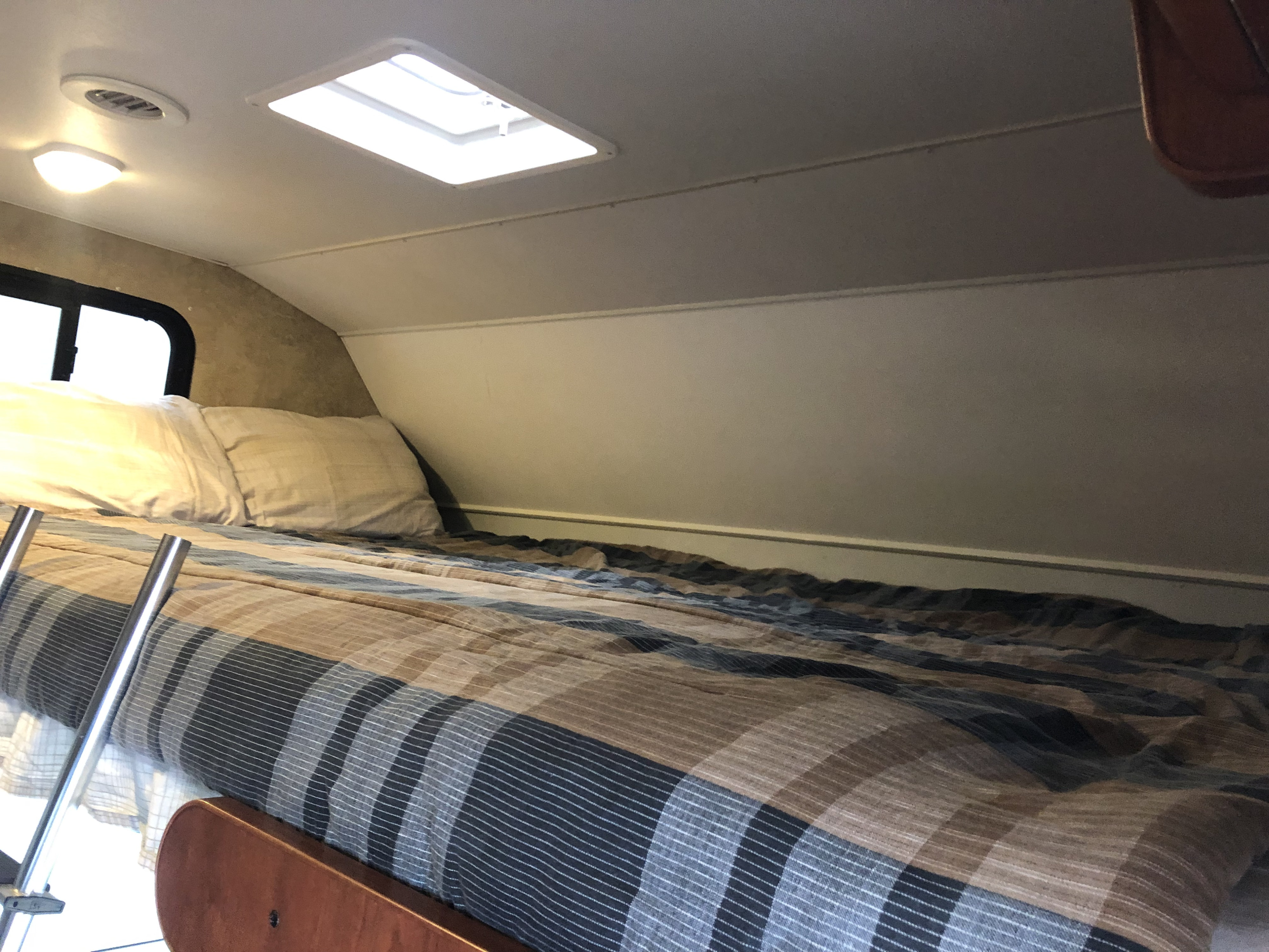 Above cab bed. Bigger than a queen size bed. . Winnebago Minnie Winnie 2015