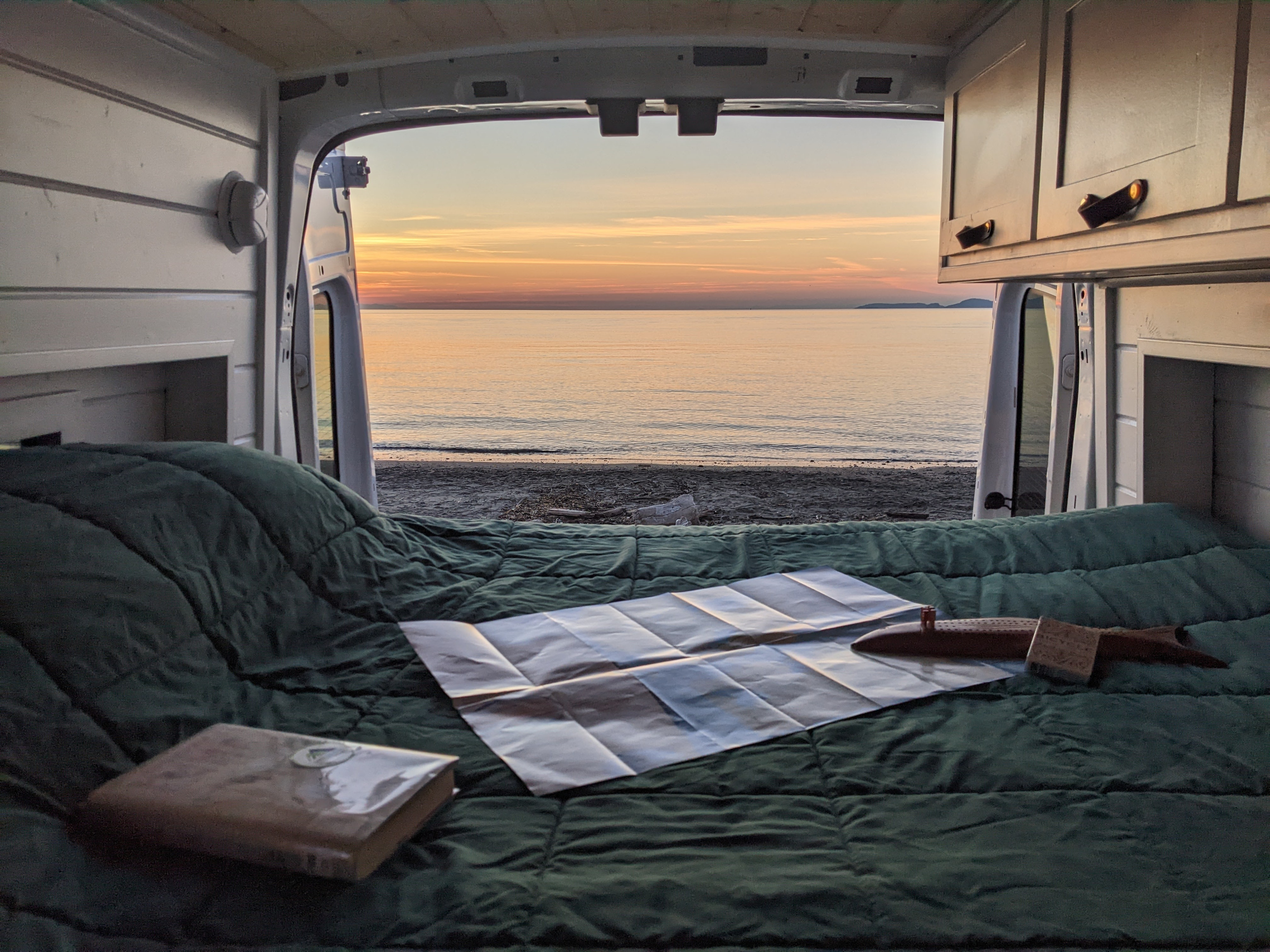 Full bed with flannel sheets will keep you warm through multiple seasons!. Ford Transit 2015