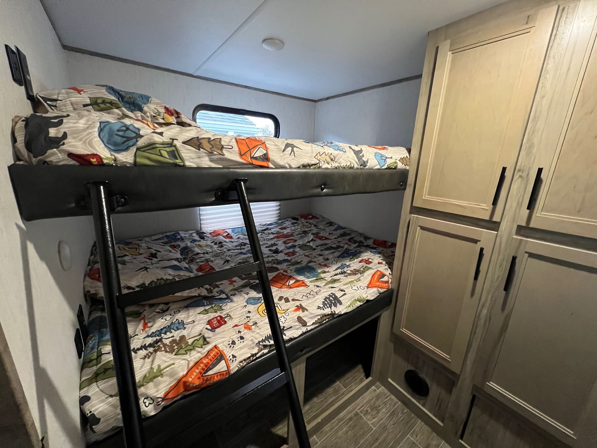 Forest River Cherokee Alpha Wolf 2021