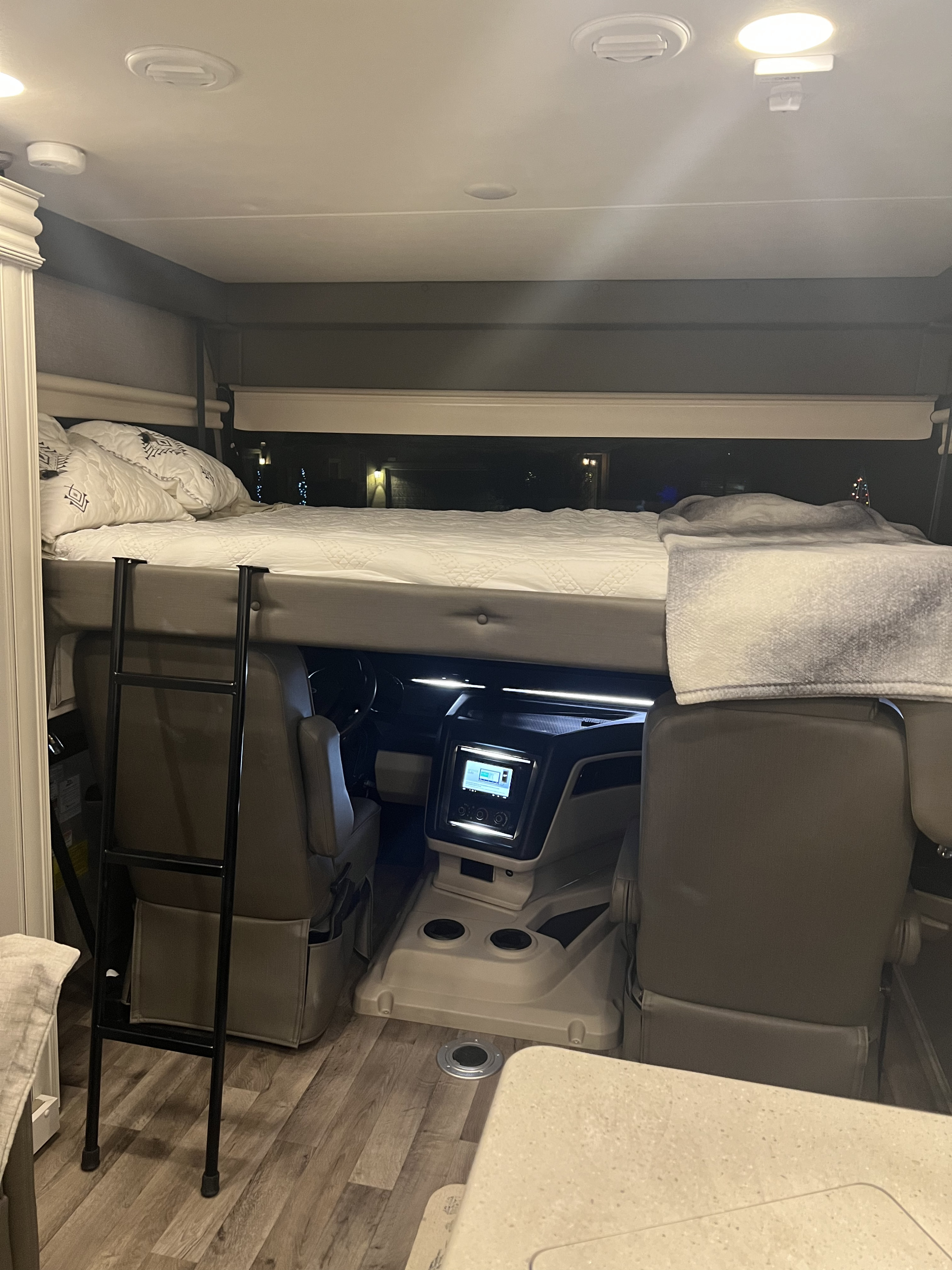 Top bunk sleeps 3 or 3 little one with ladder . Jayco Precept 2021
