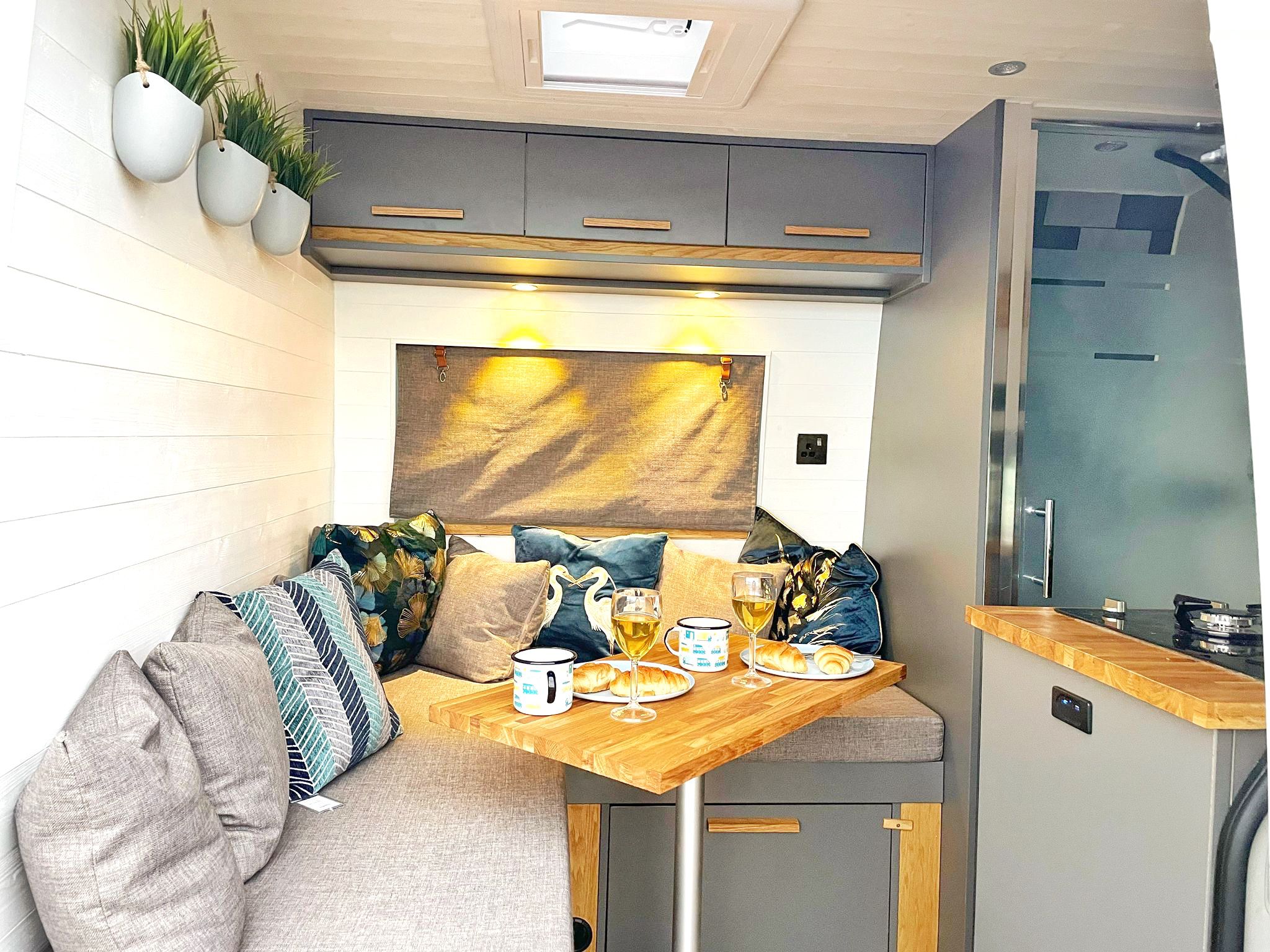ex-jute-campervan-for-hire-dundee-quirky-campers