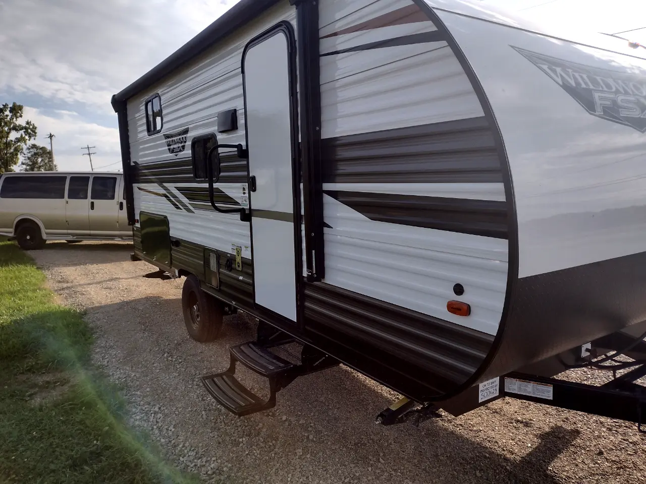 2022 Forest River Wildwood FSX: Light-weight, easy tow, sleeps 5