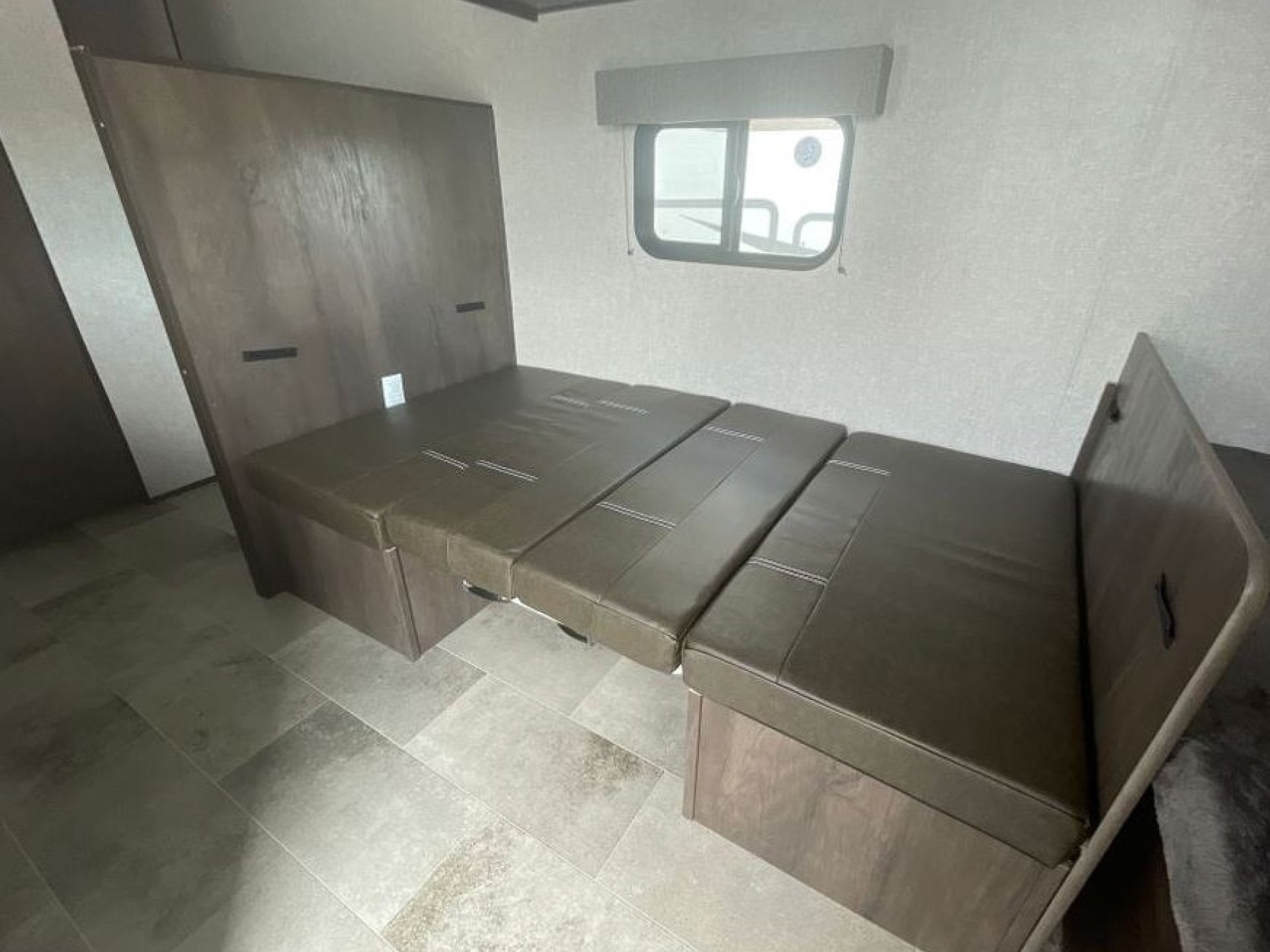 Convertible sofa Bed. Dutchmen Coleman Lantern LT 2022