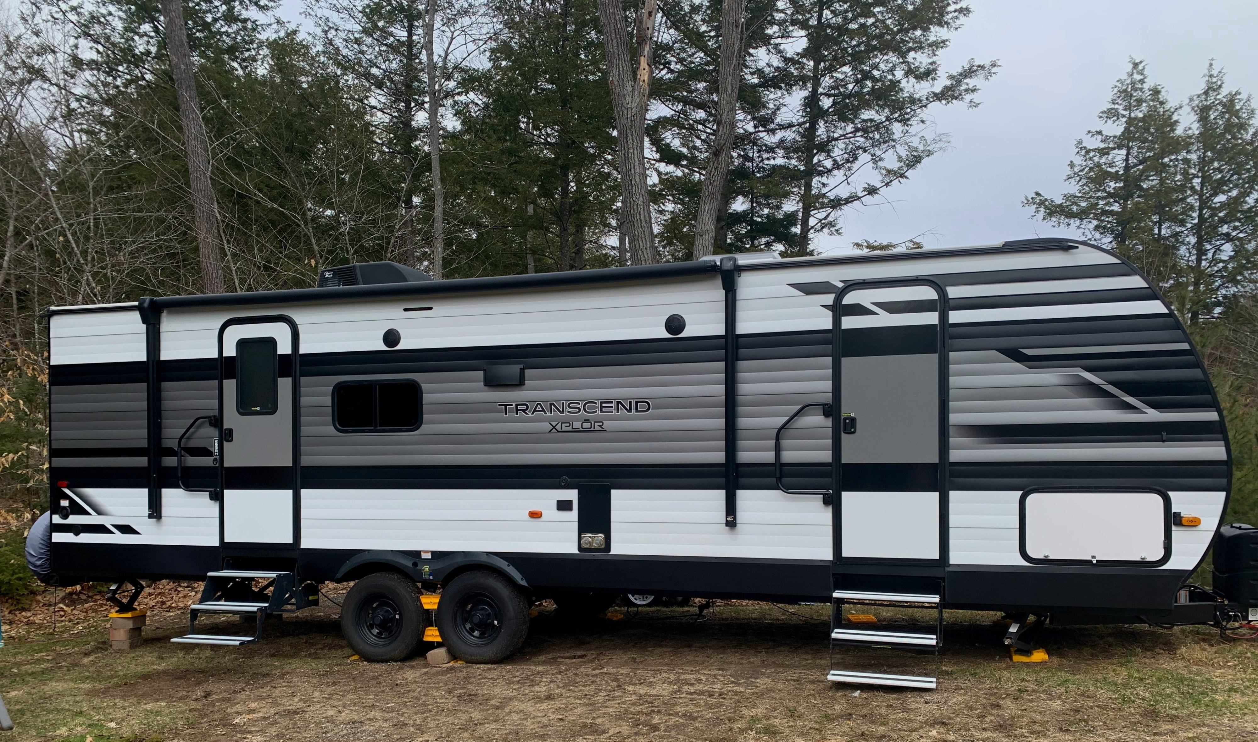 Camp in luxury! Sleeps 6 (Delivery/Set up/Pick up)