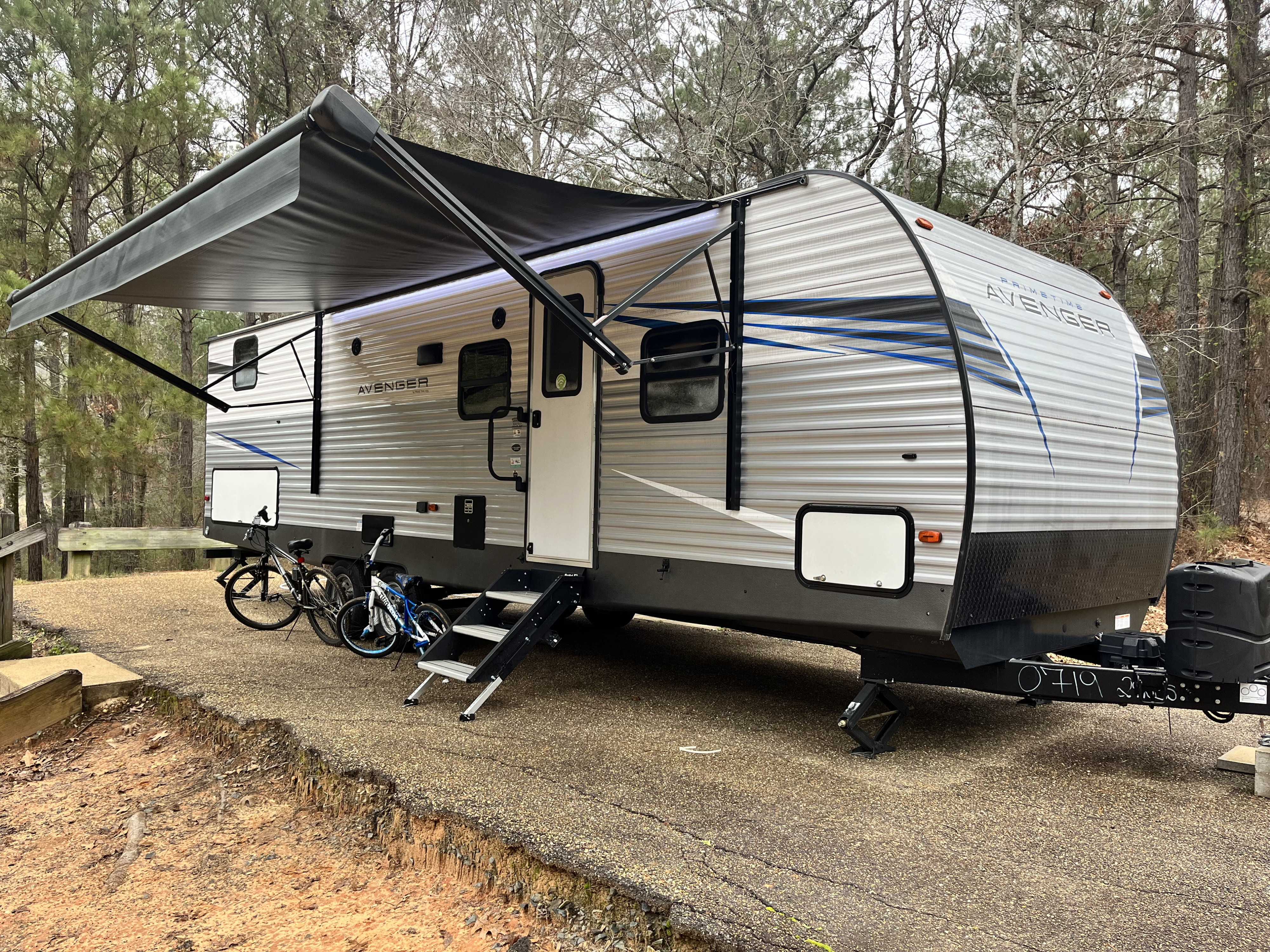 Cozy comfortable 2021 Primetime Avenger Trailer.