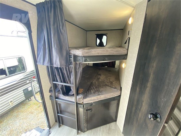 RV rental with comfy bunk beds: two sleeping areas, privacy curtains, a ladder, and upper bunk window.. Jayco Jay Flight 2023
