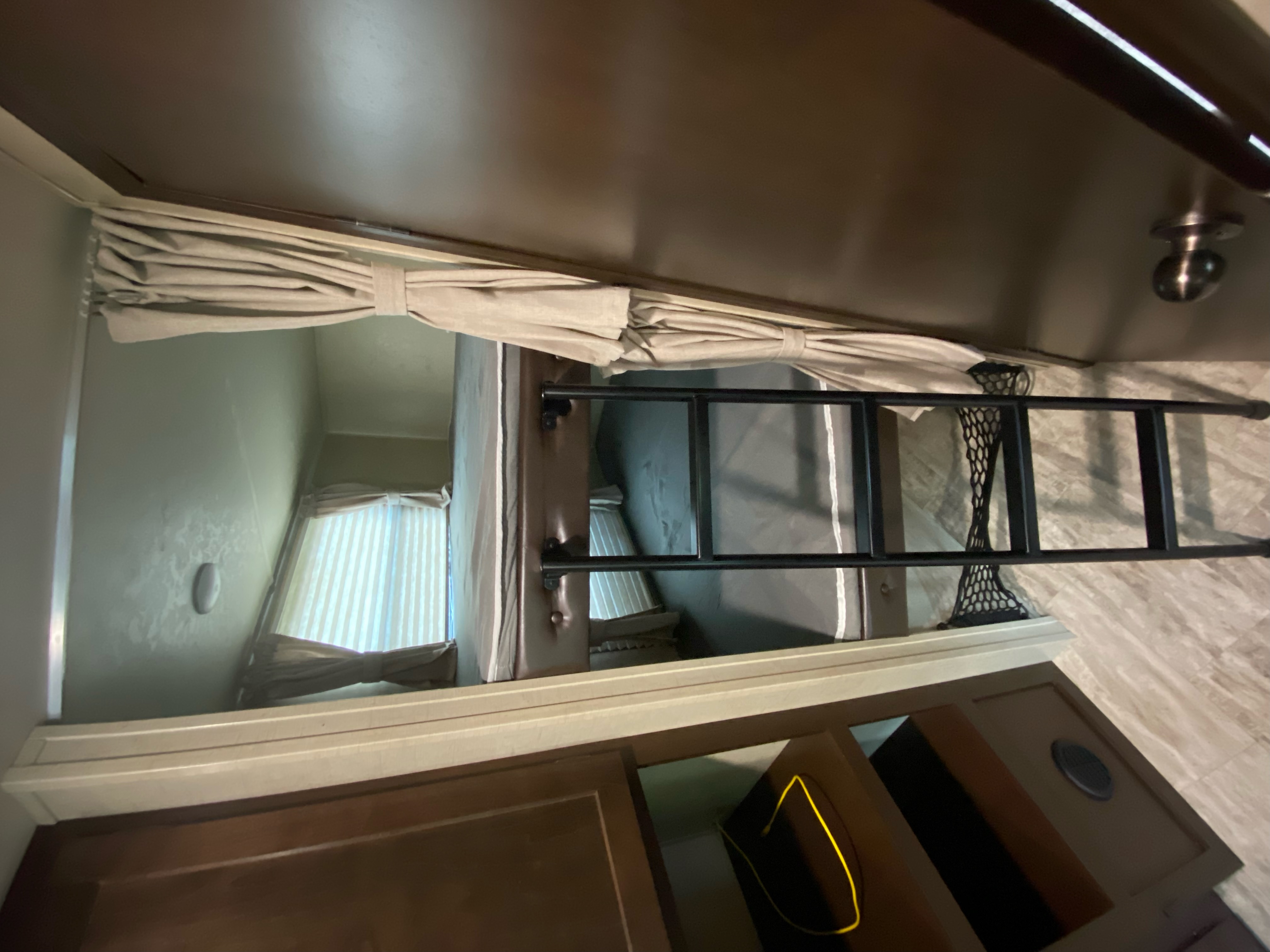 RV double over RV double bunk beds w/ ladder and windows.. East to West Della Terra 2019