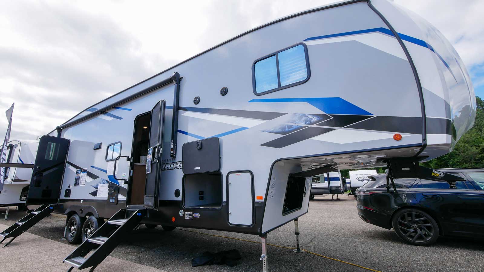 Fifth-wheel RV Rental 