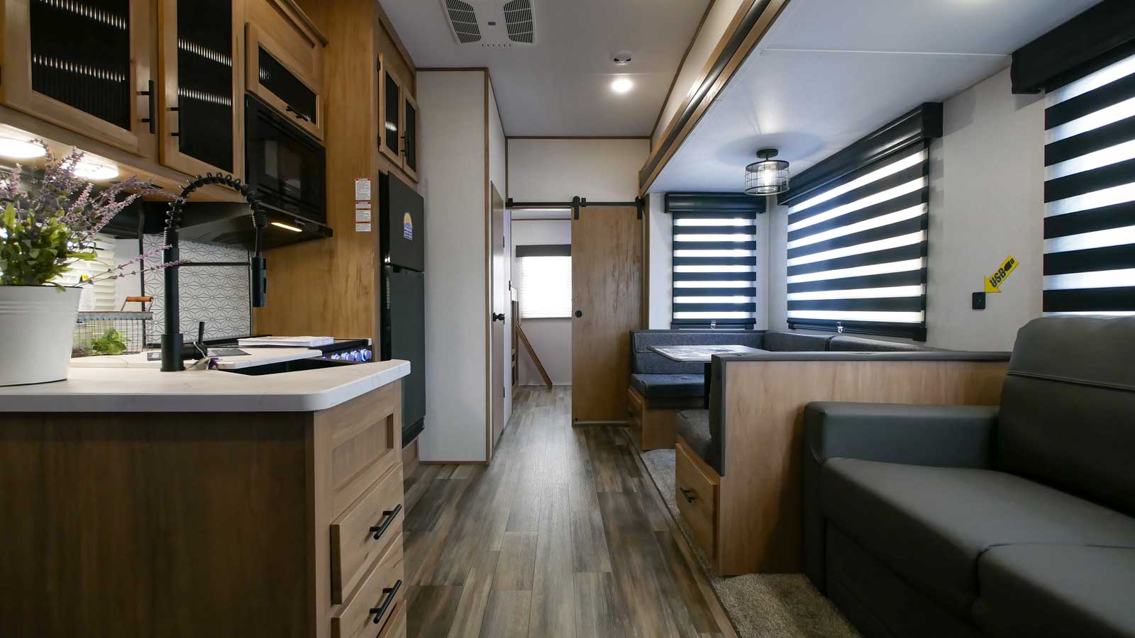Fifth-wheel RV Rental 