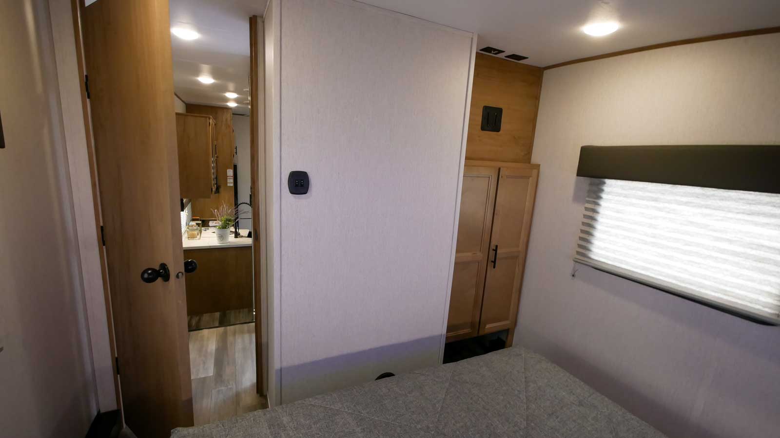 Fifth-wheel RV Rental 