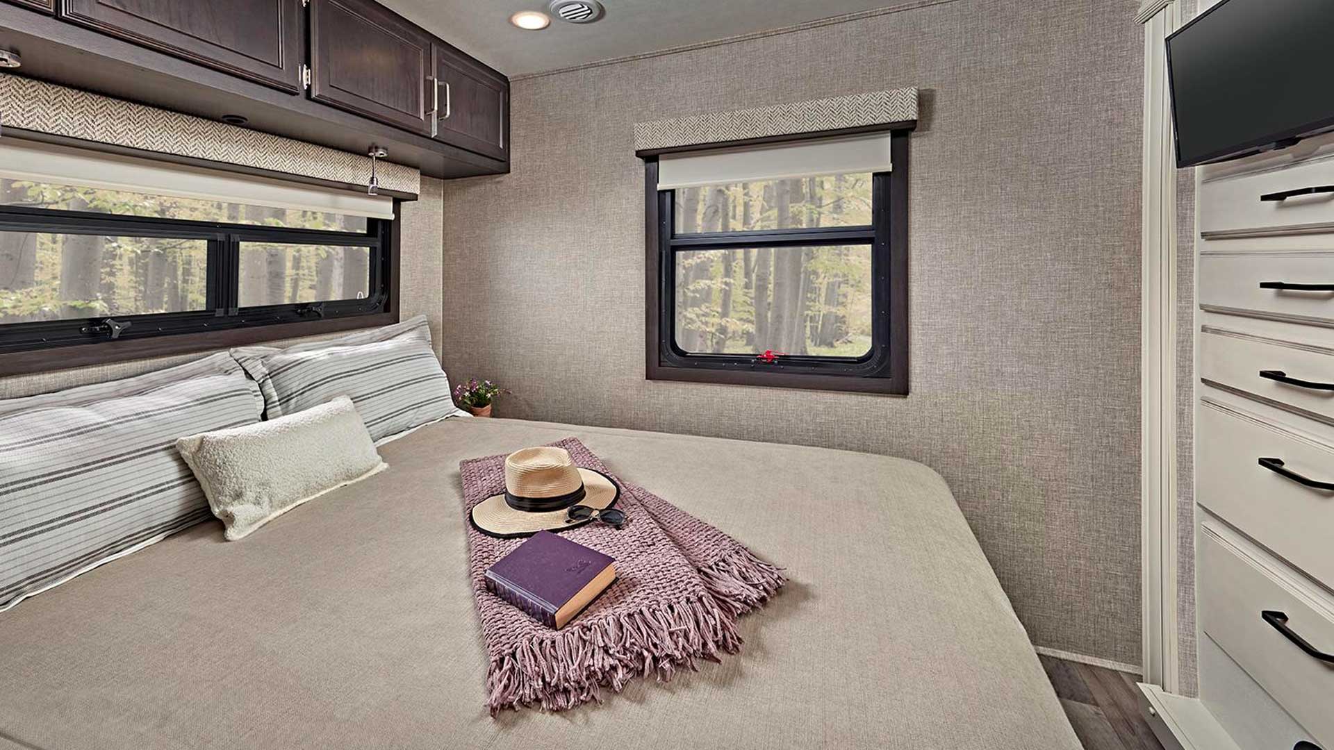 Rear Master Bed. Jayco Alante 2023