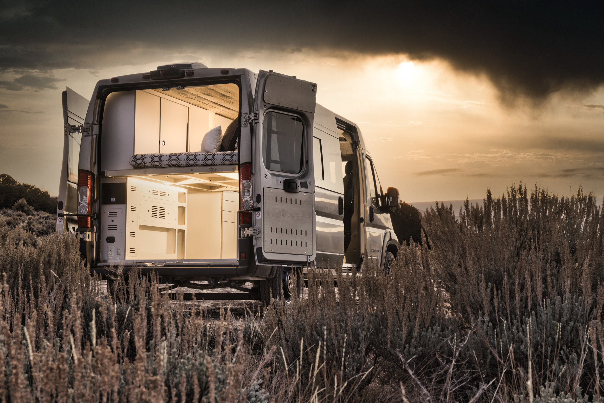 JEAN CLAUDE VAN VAN - 2022 Fully Loaded Four-Season Camper