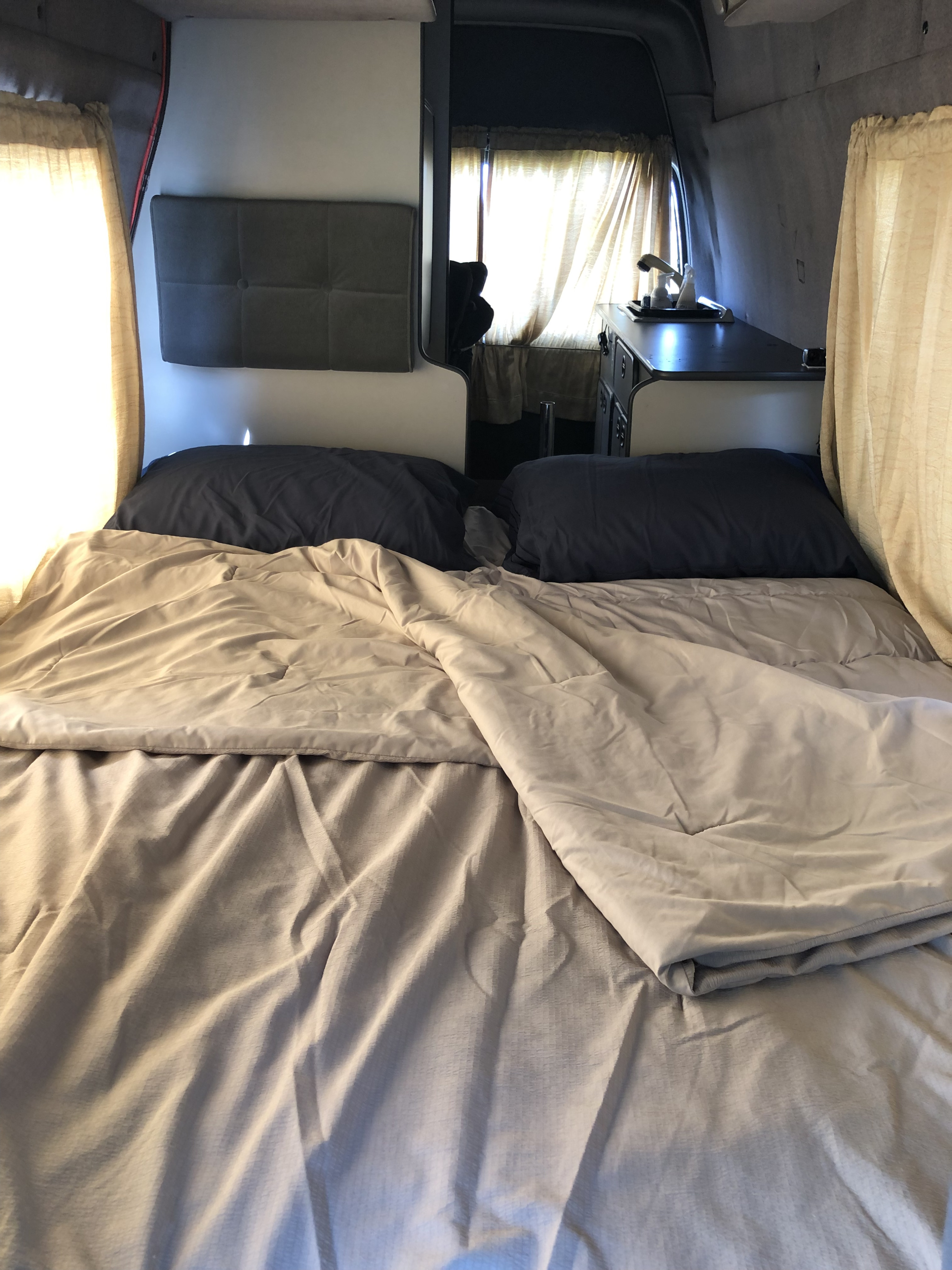 Lower bed (queen size) ready for the night:). Toyota HIACE CAMPERVAN 1996