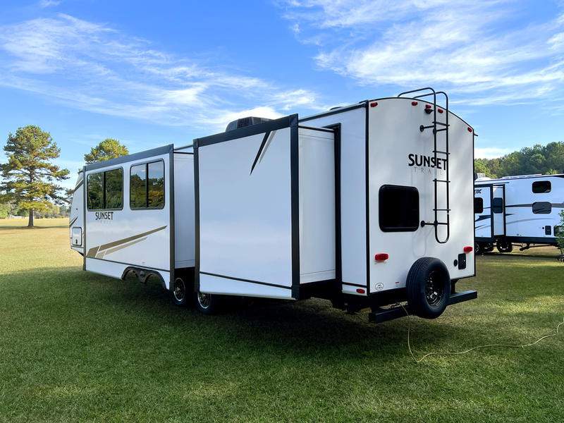 Travel trailer RV Rental 