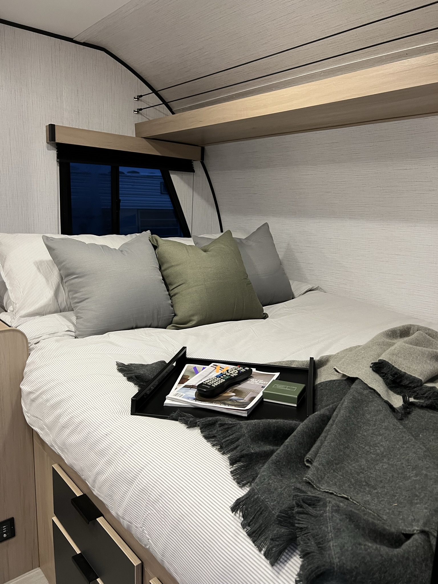 Queen bed. Cruiser RV Hitch 2022