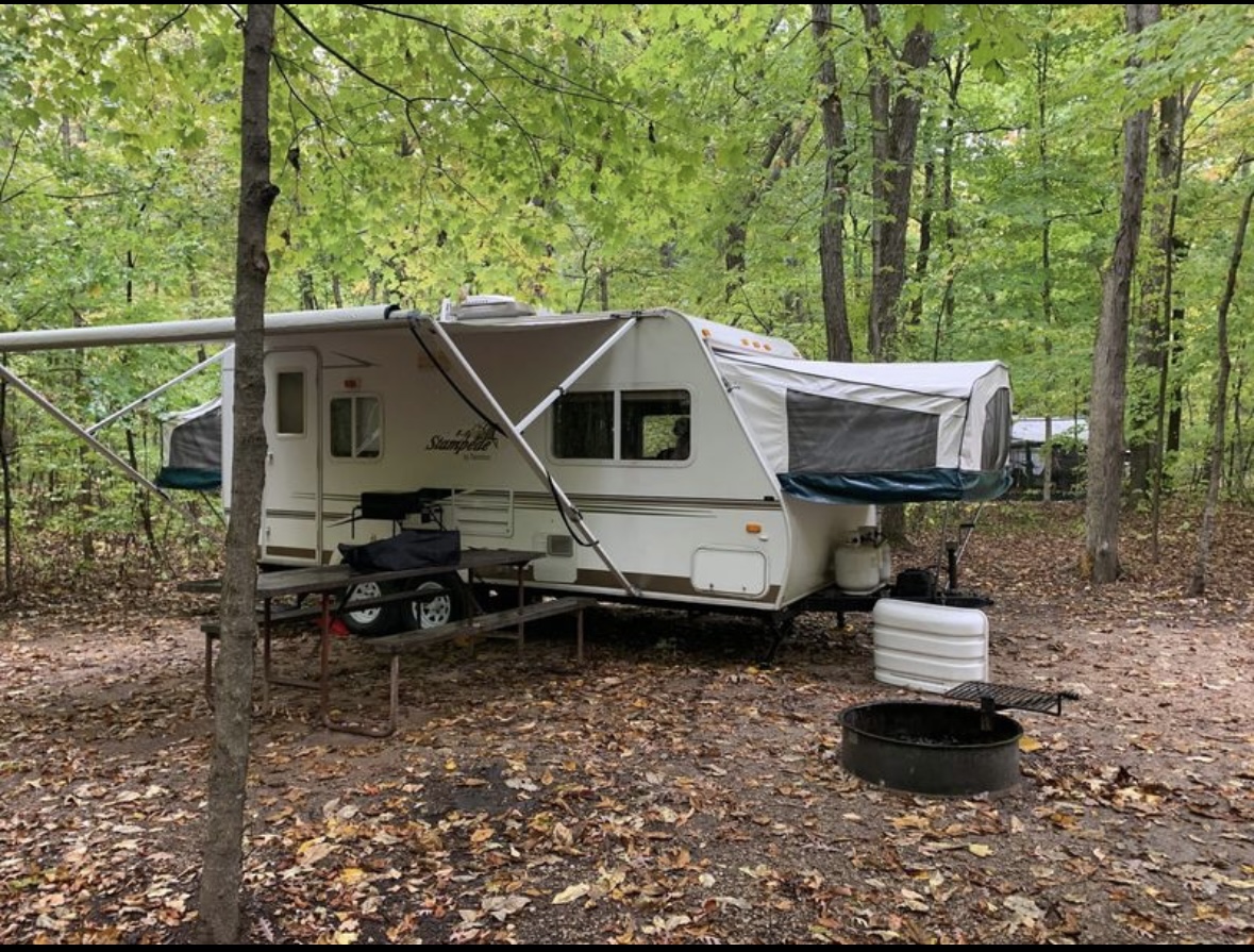Door County Palomino 21’ sleeps 6