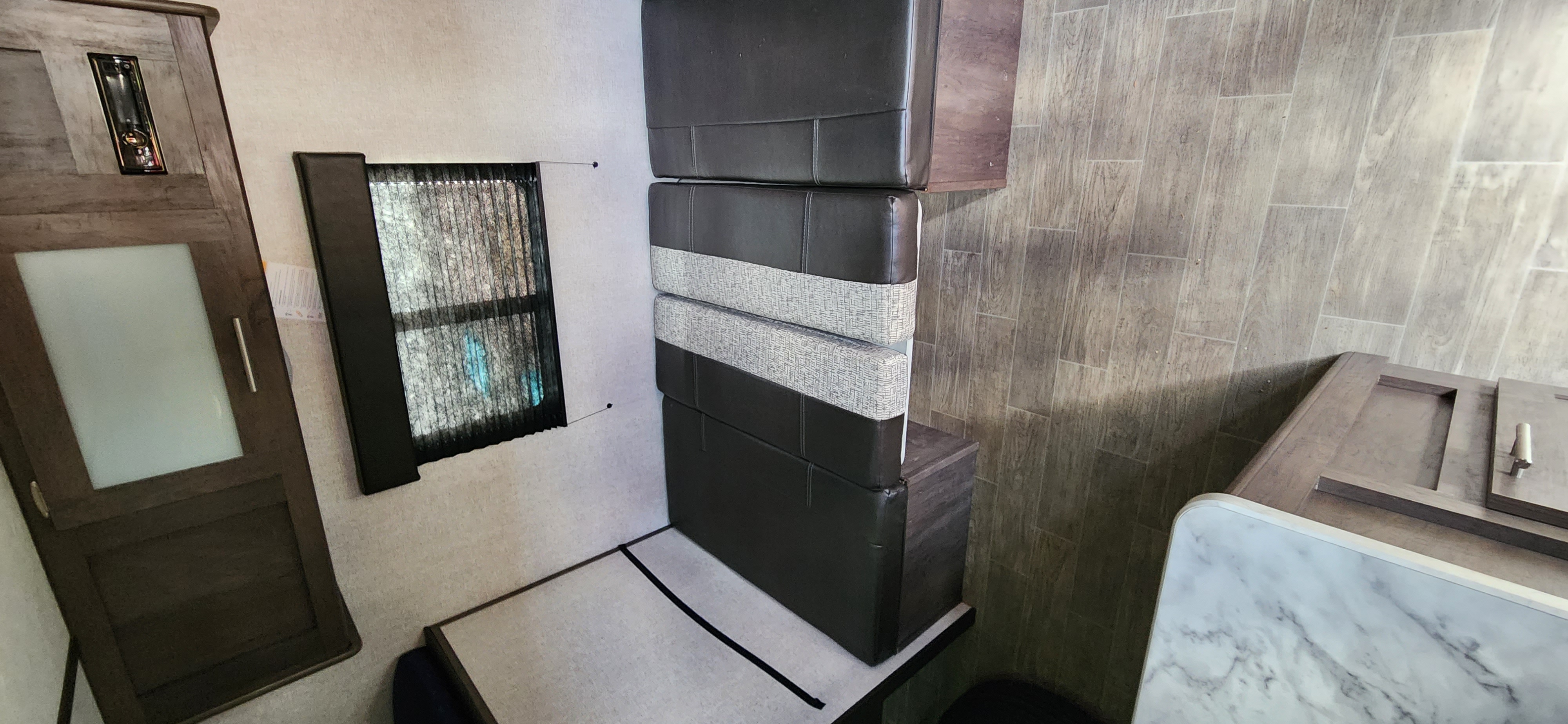 Dutchmen Coleman Lantern 2021