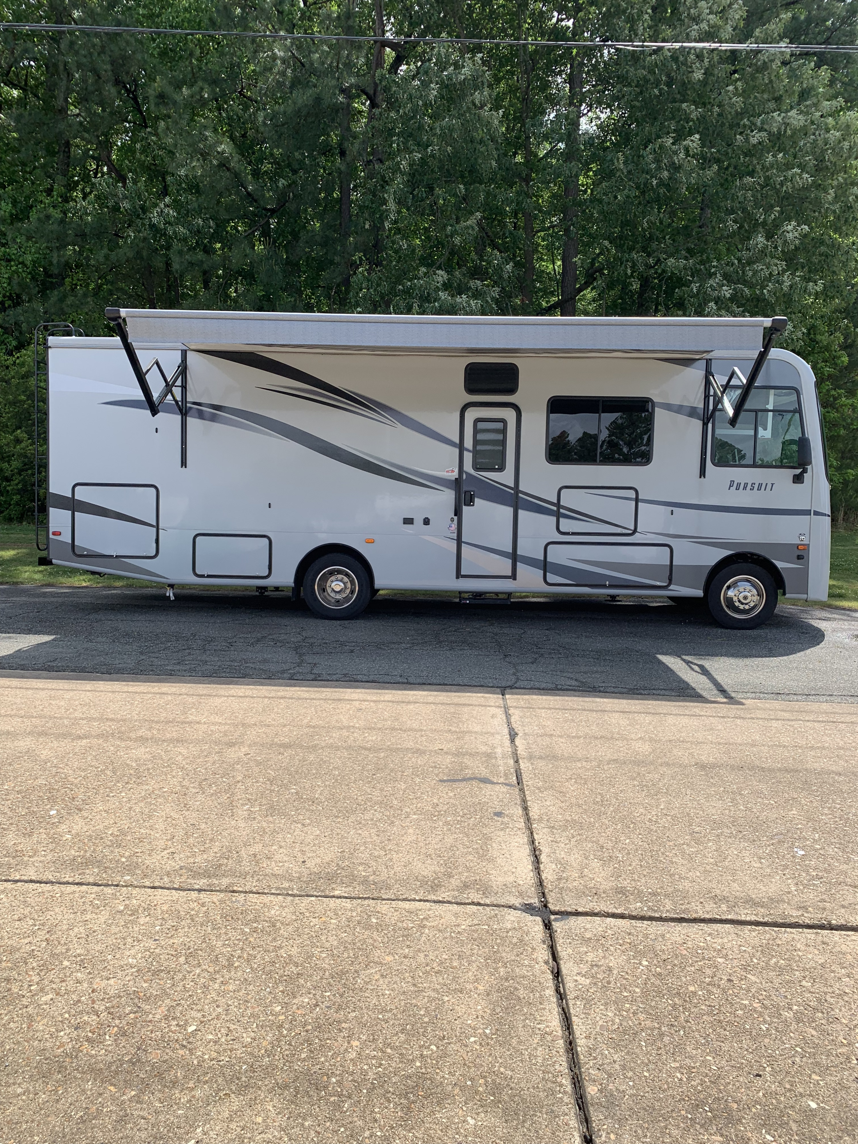2020 Coachmen Pursuit 31BH; Sleeps 6 comfortably