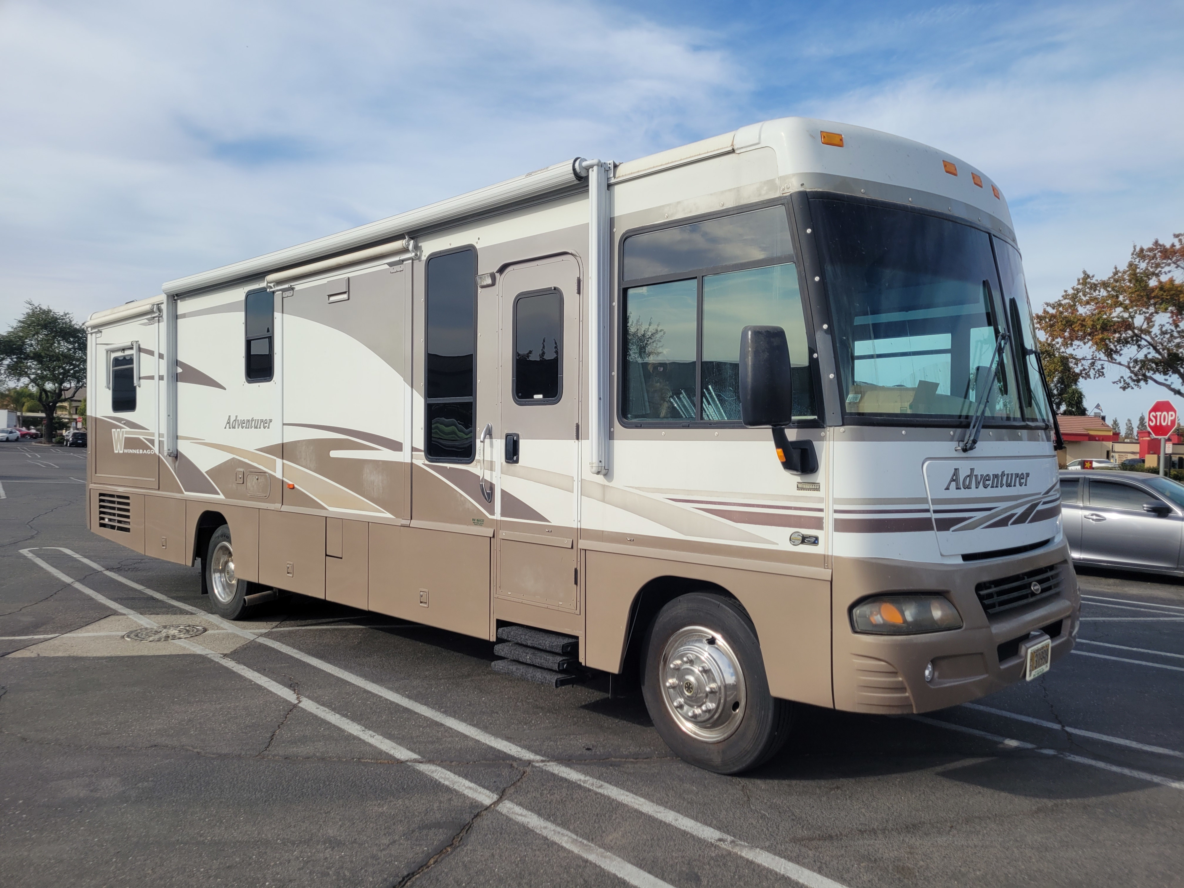 2005 Winnebago Adventurer