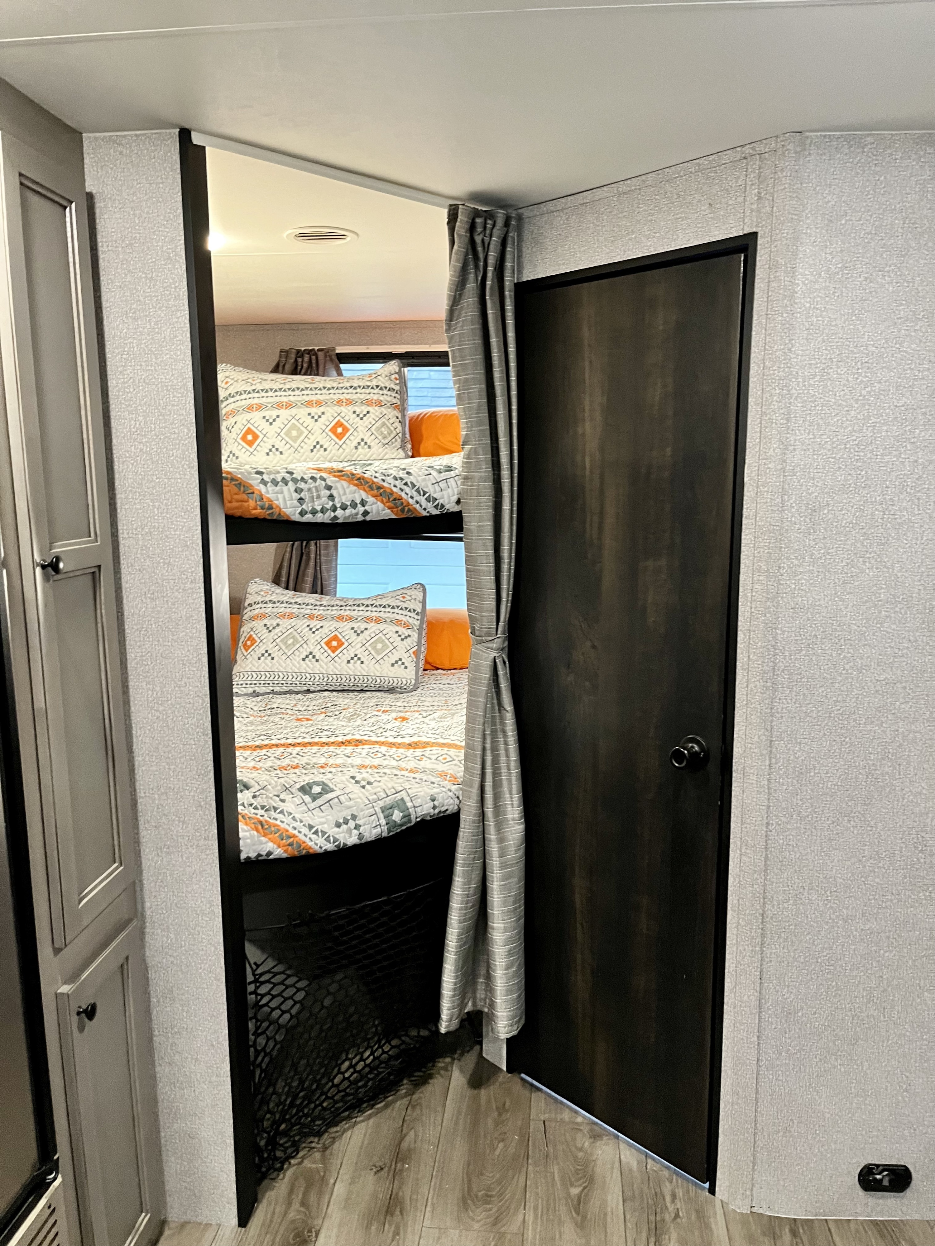 Bunk Beds. Starcraft Super Lite 2021