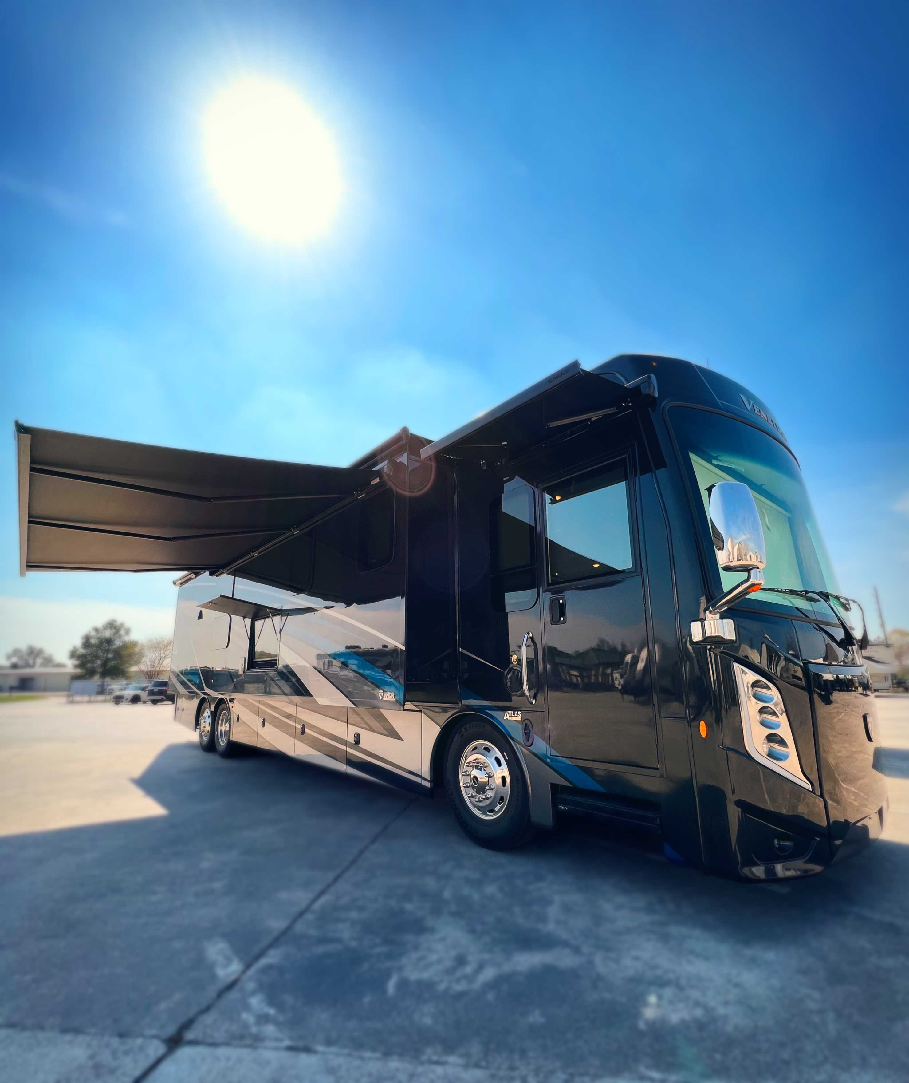 RV Queen's New 2023 Tag Axle Diesel Pusher, Bunks, 2 Full baths "Buc-ee"