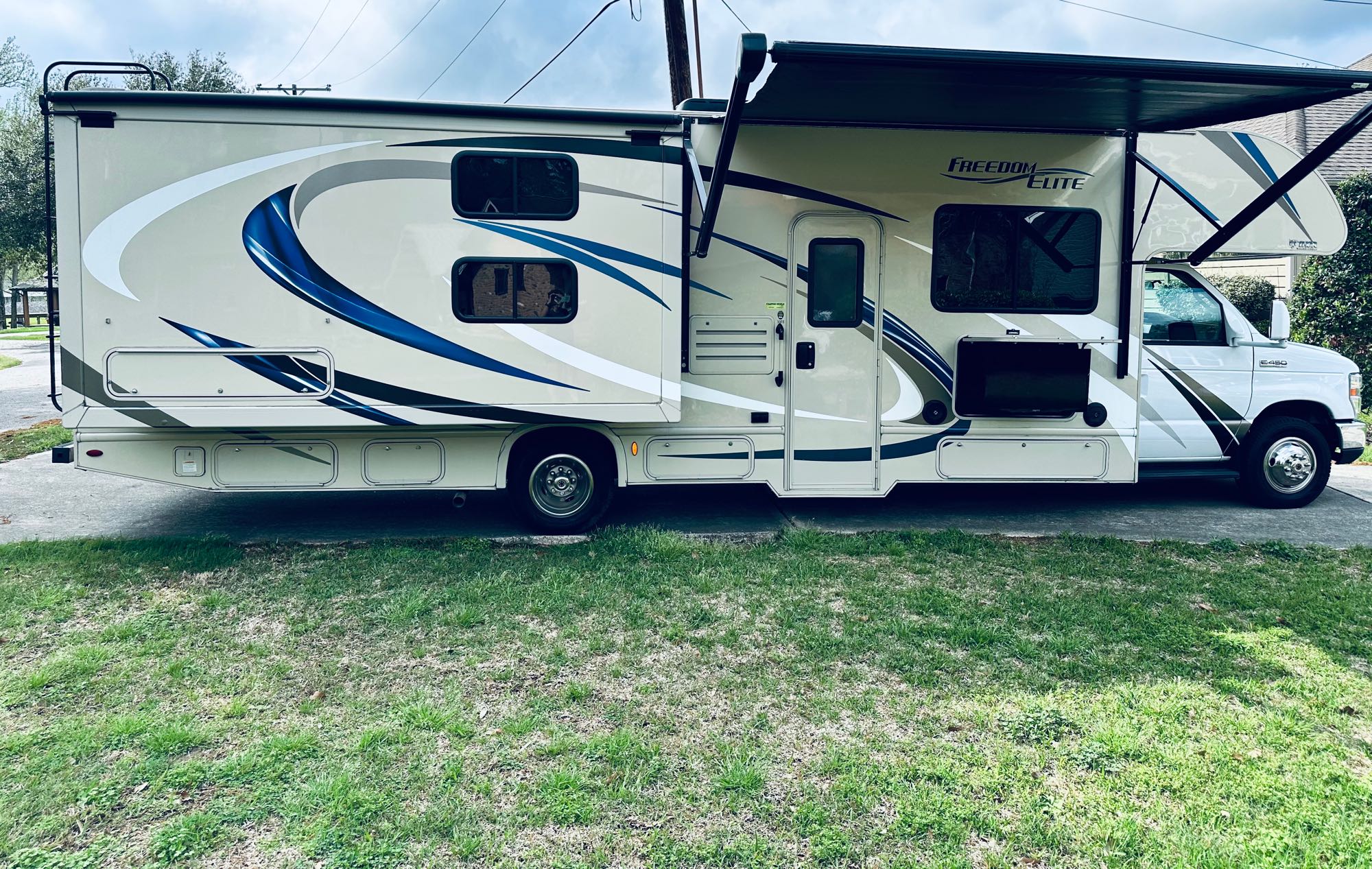 Hamshire RV Rentals best deals in TX Outdoorsy