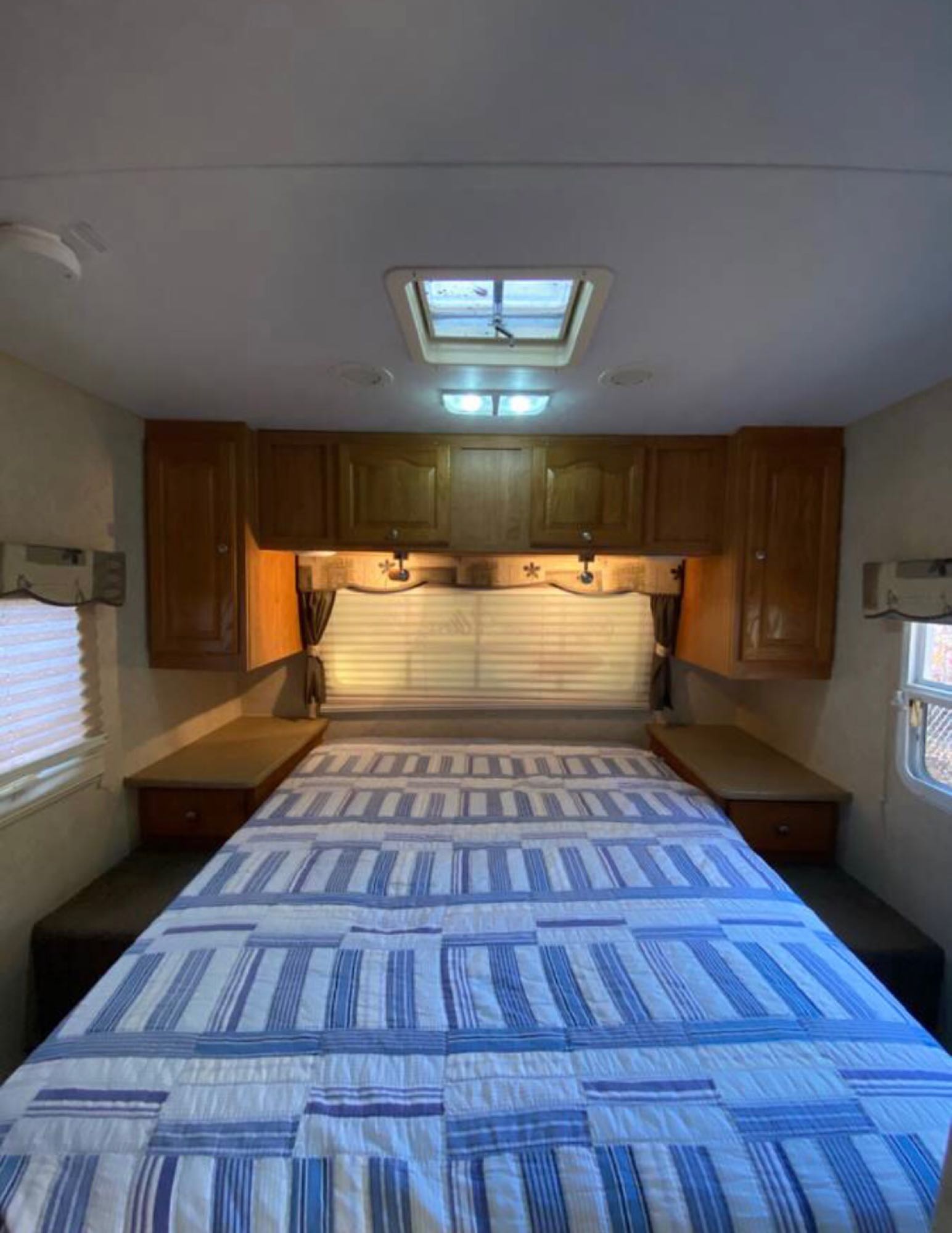 Master bedroom has a queen bed and plenty of storage to keep your clothes and other essentials out of the way. Rockwood Signature Ultra Lite 2007