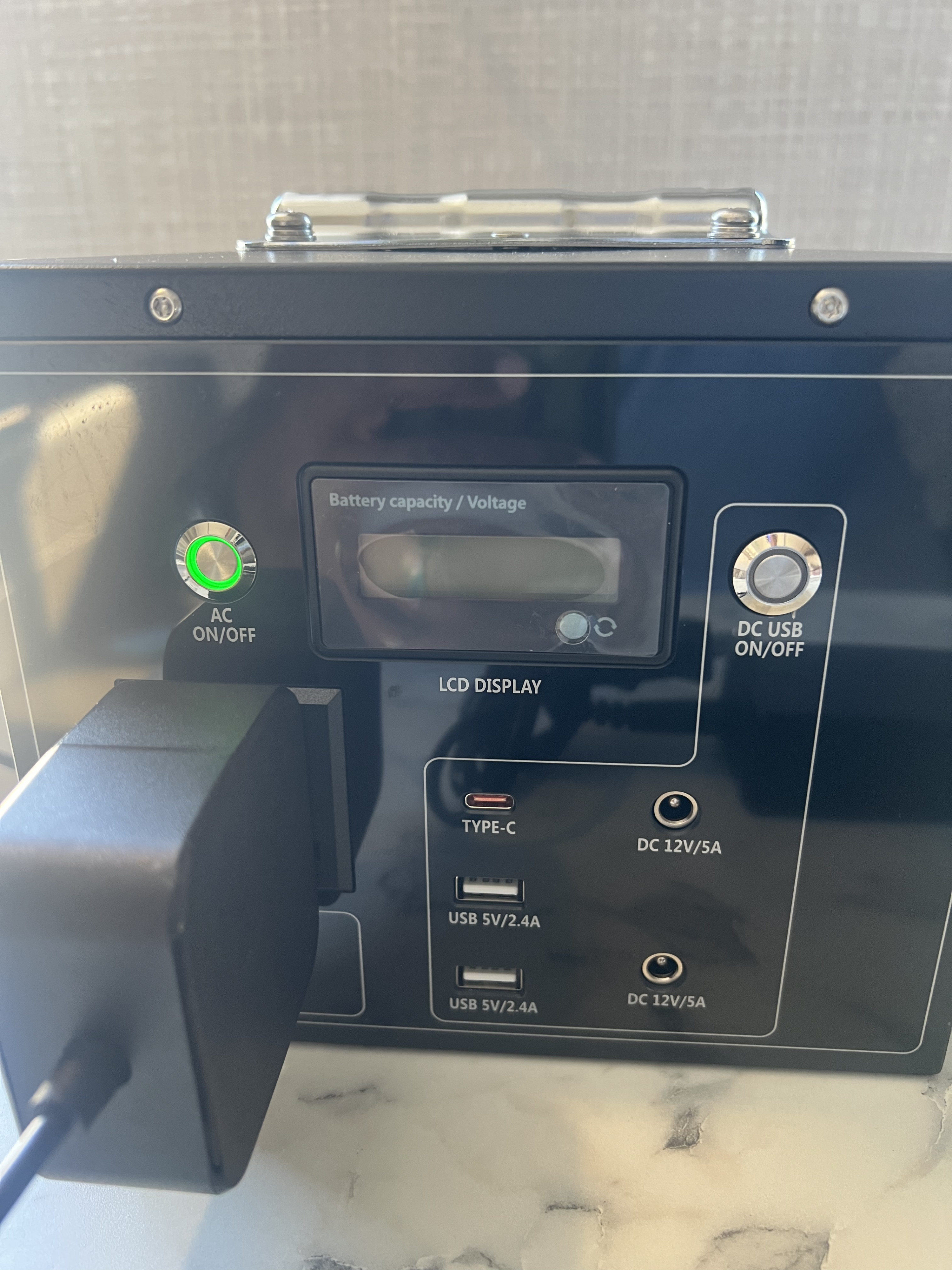 Power generator w/AC & DC. Dutchmen Coleman Lantern LT 2022