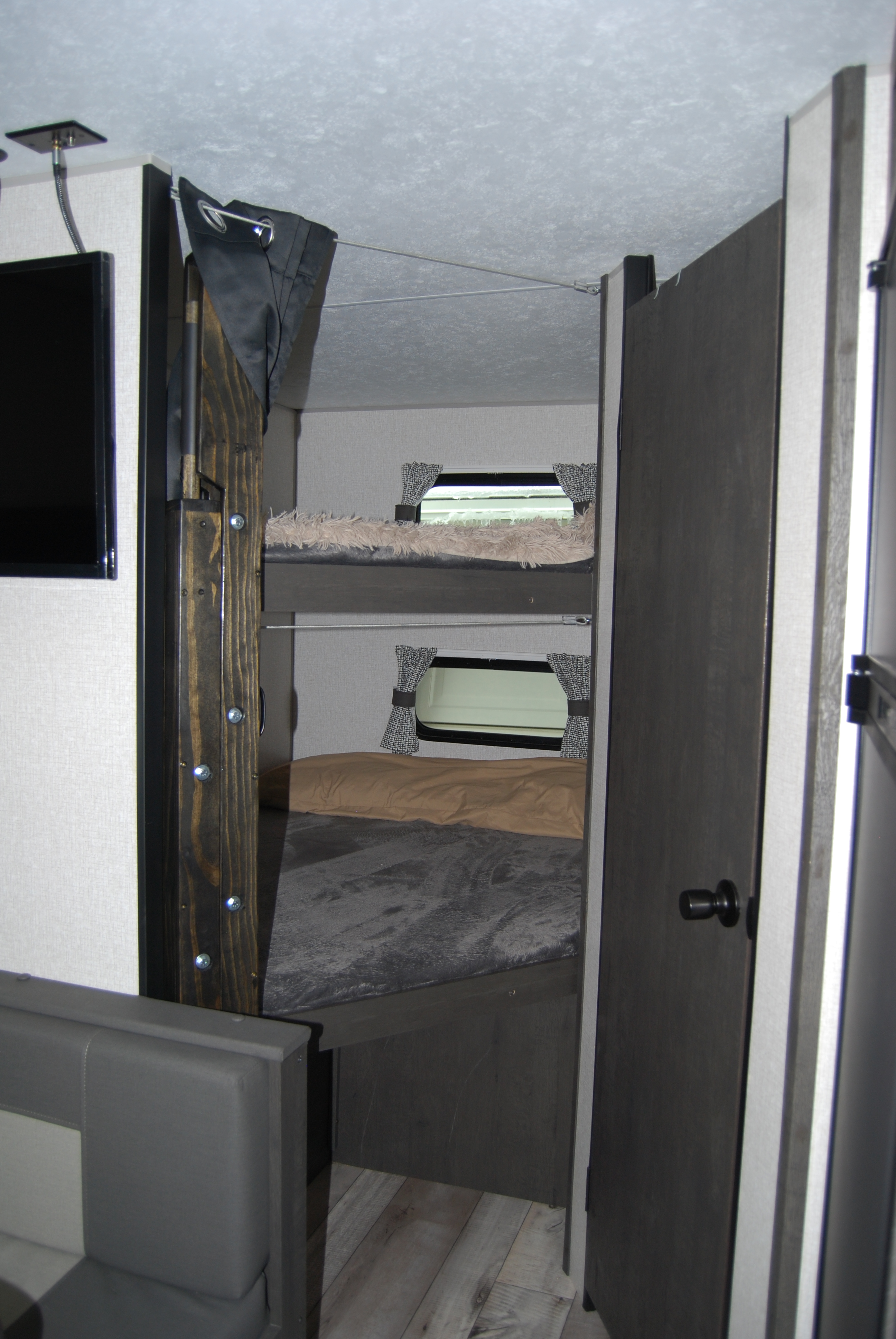 Top and bottom bunks w/ folding ladder . KZ Other 2022