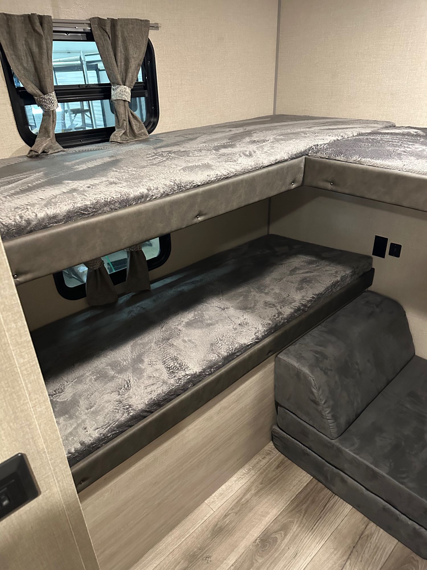 RV rental bunk beds, each with a window, and a modular floor sofa offer cozy sleeping and seating.. Coachmen 293QBCK 2022
