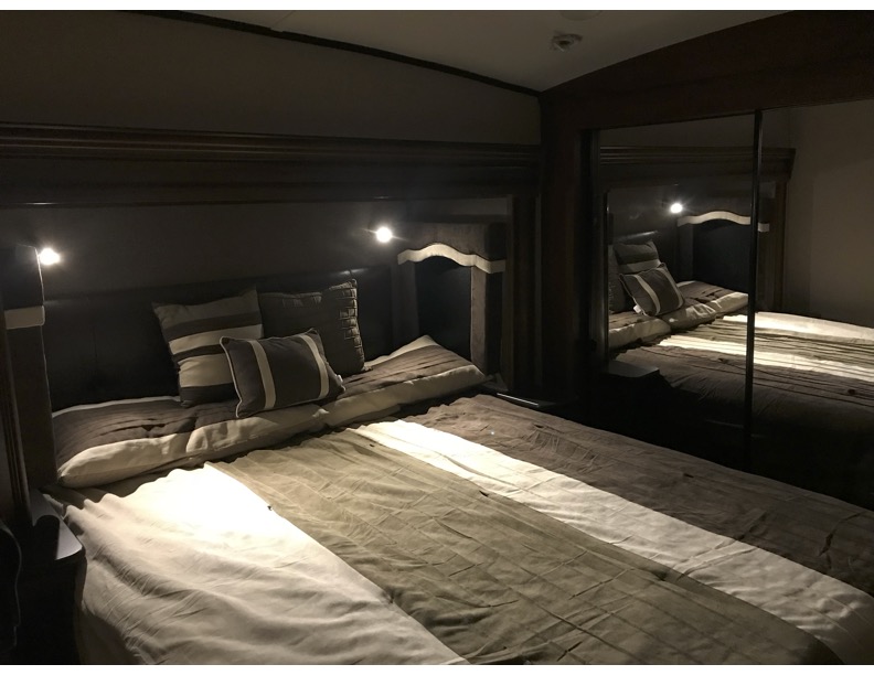 Master bedroom. Jayco North Point 2016