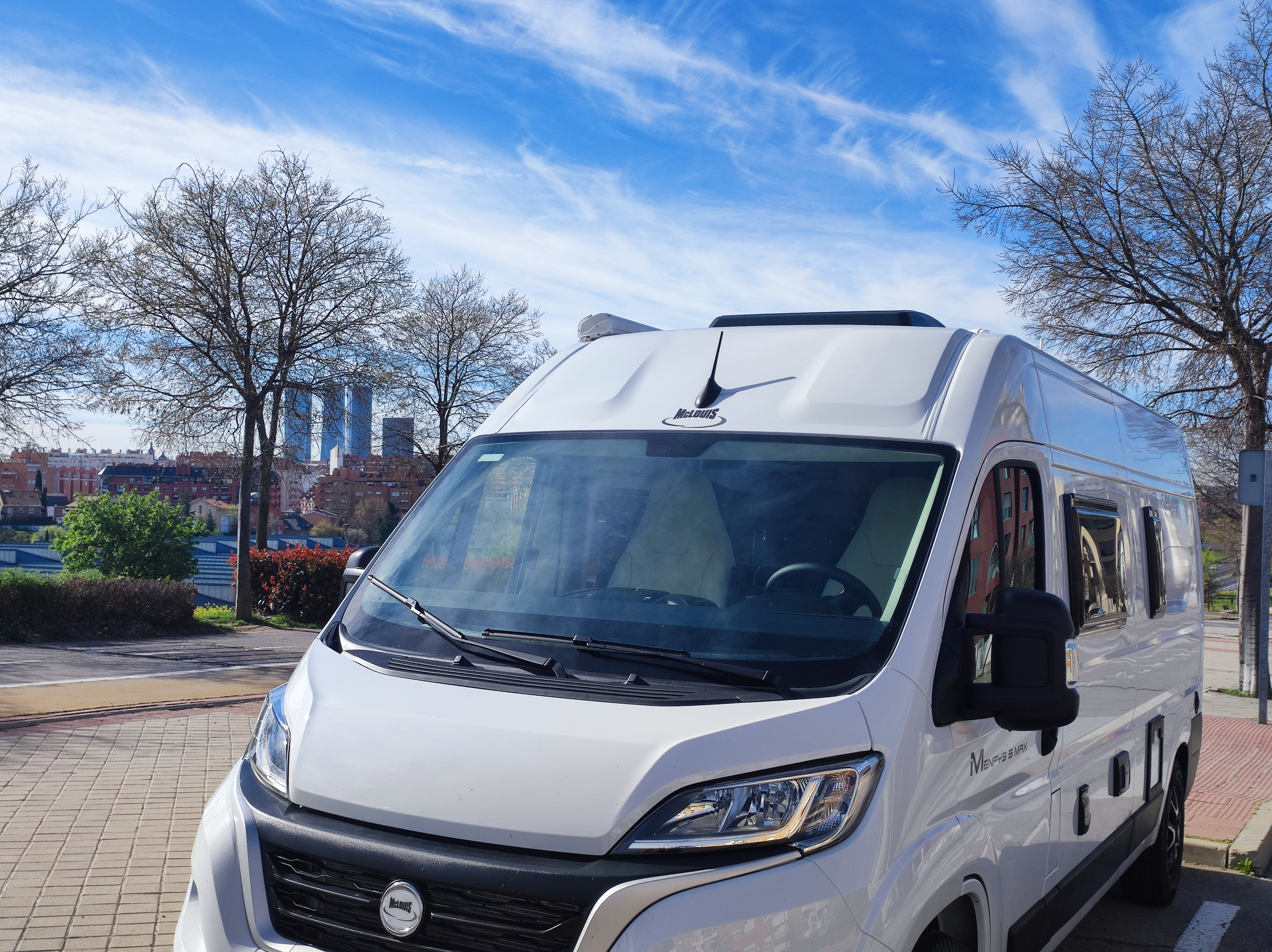 Van Tour - Nuestra furgoneta camper L2H2 a medida