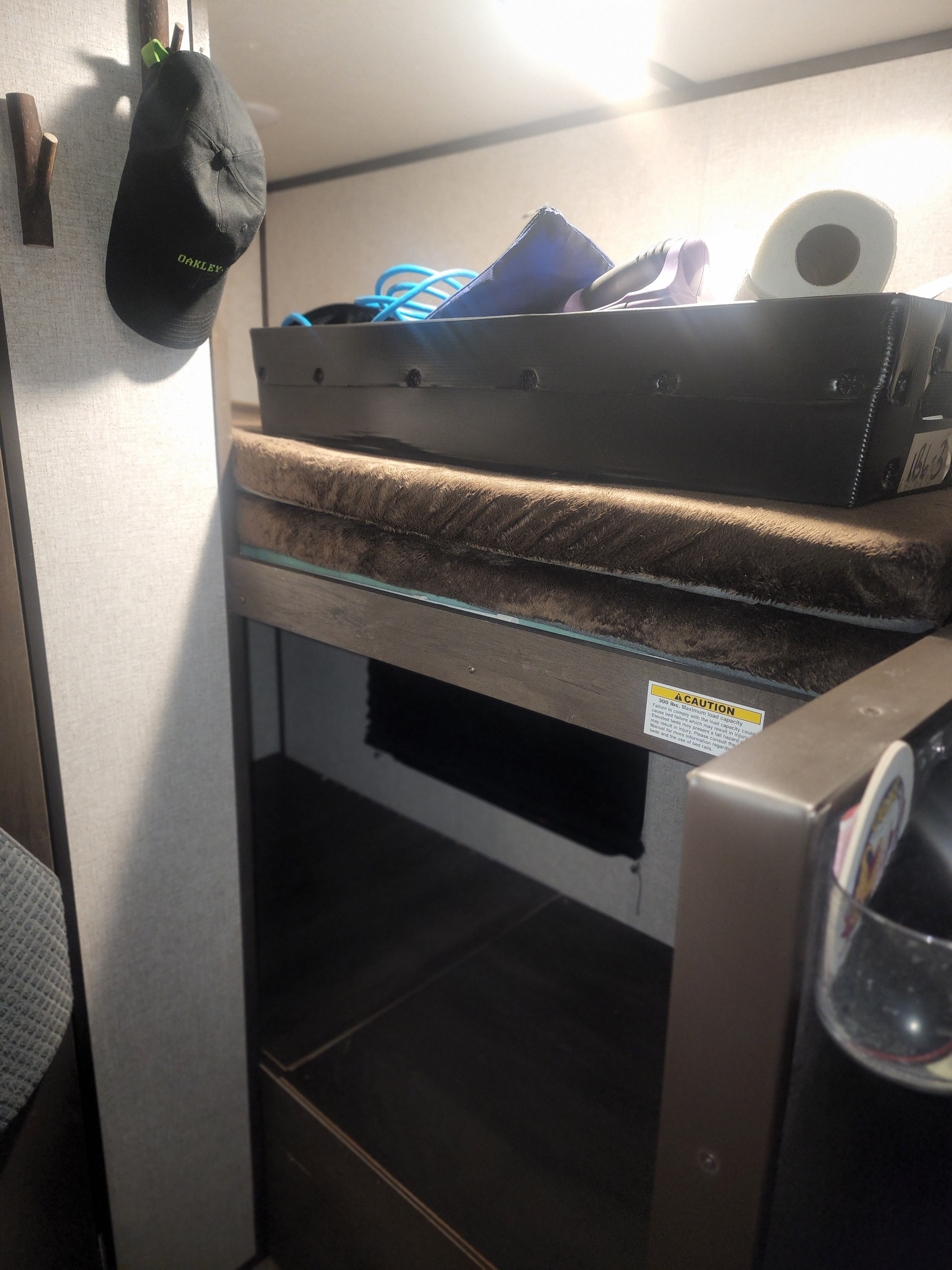 Window that can be opened in bottom bunk.. Dutchmen Coleman Lantern LT 2021