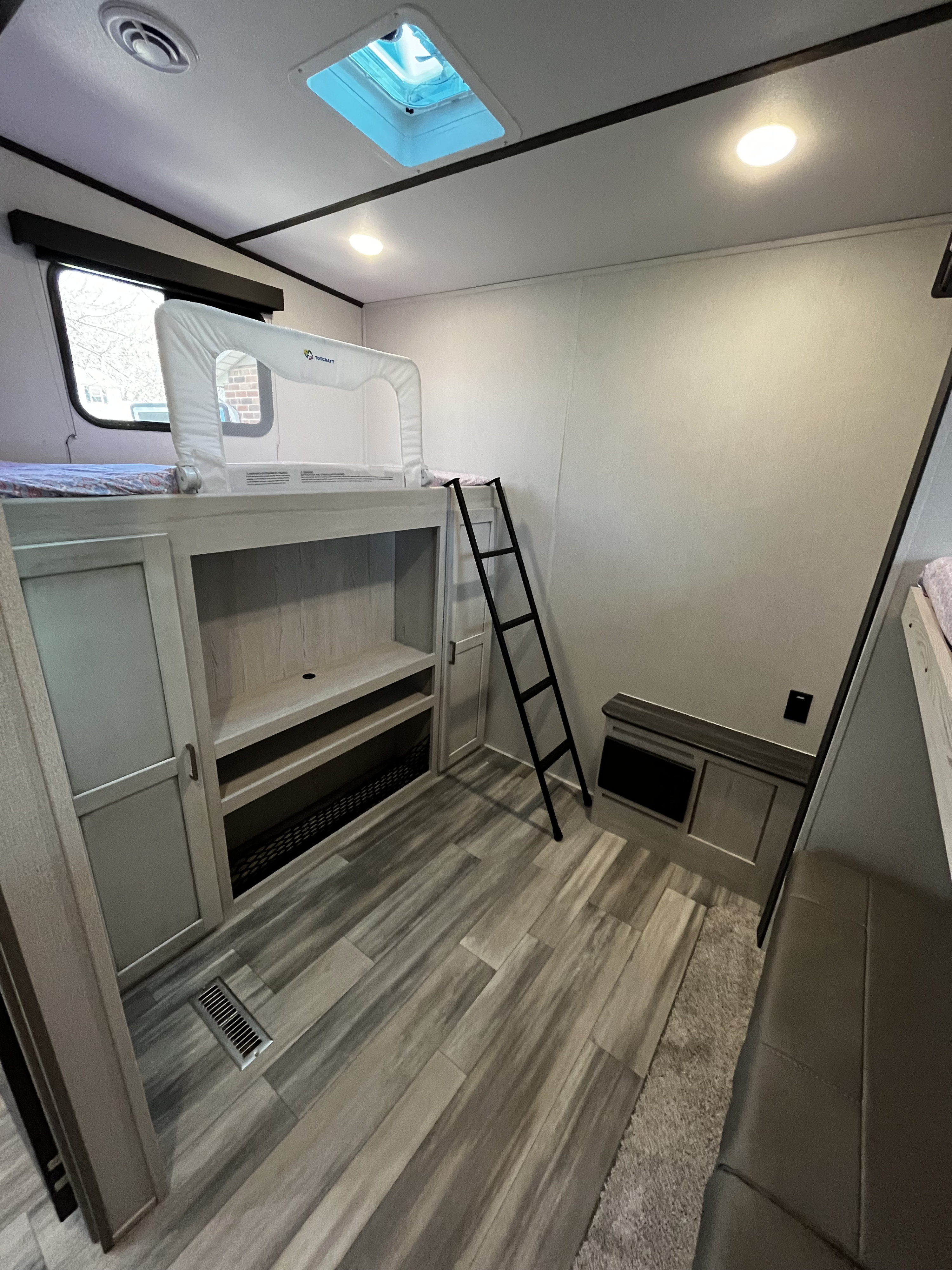 Experience family comfort in this RV rental's modern bunkhouse: child-safe lower bed, upper bunk ladder, and built-in storage.. Keystone Sprinter 2023