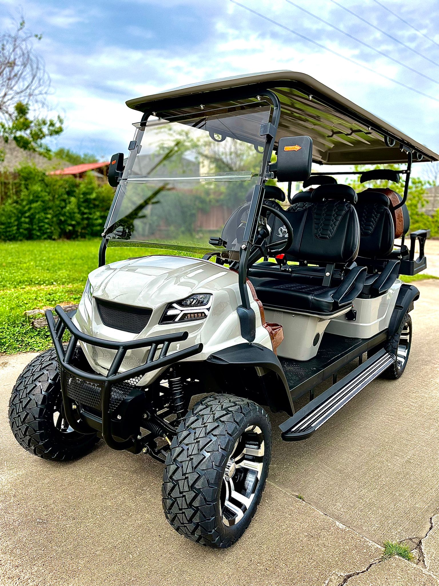 RV Queen's 2023 Venom 6 Seater Golf Cart