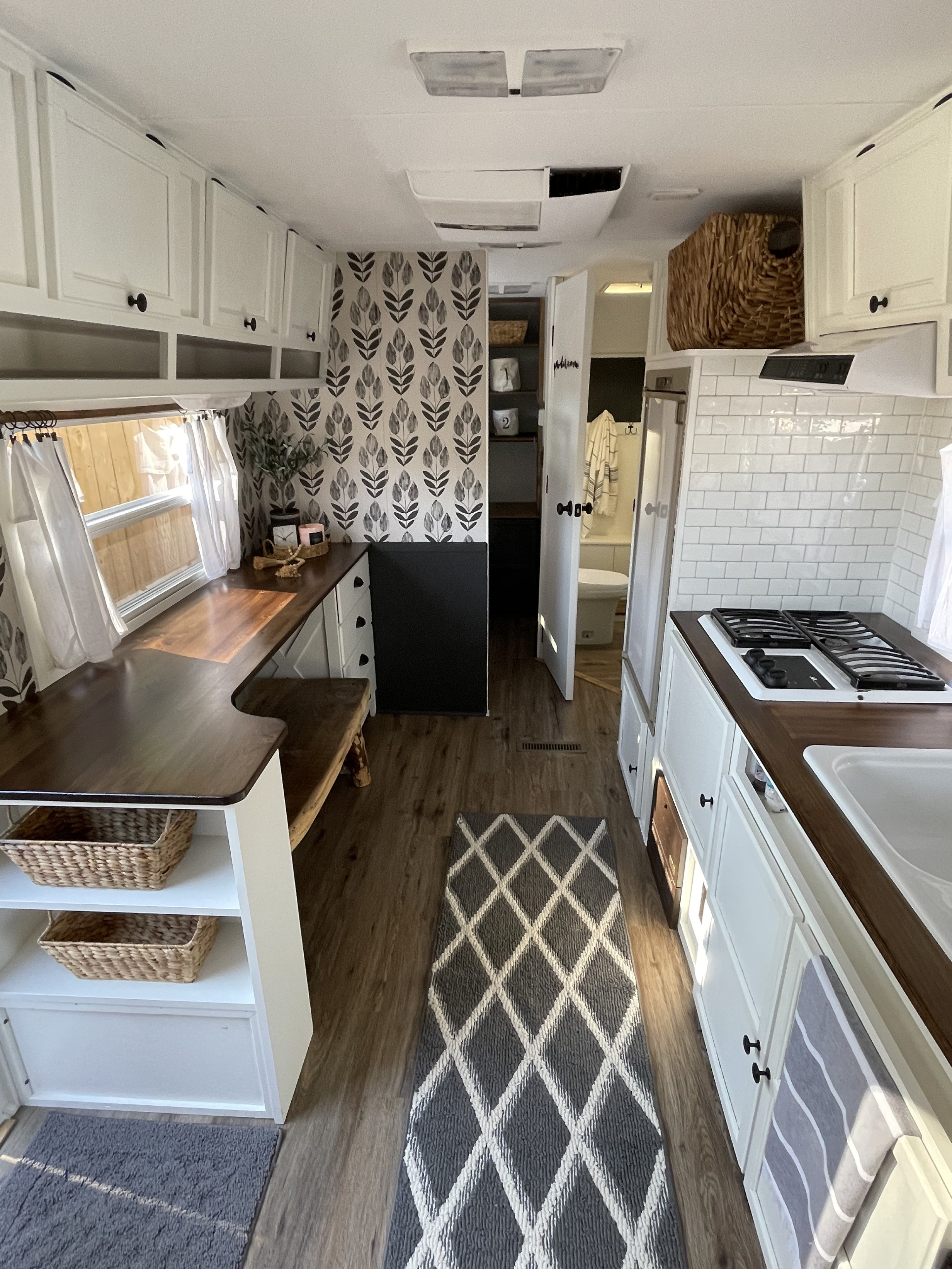 Farmhouse on Wheels! 1999 R-Vision 7000 Camper Trailer