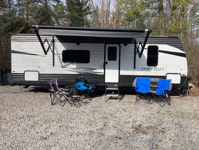2021 Keystone Hideout-Qn bed in private BR, 2 full bunk beds