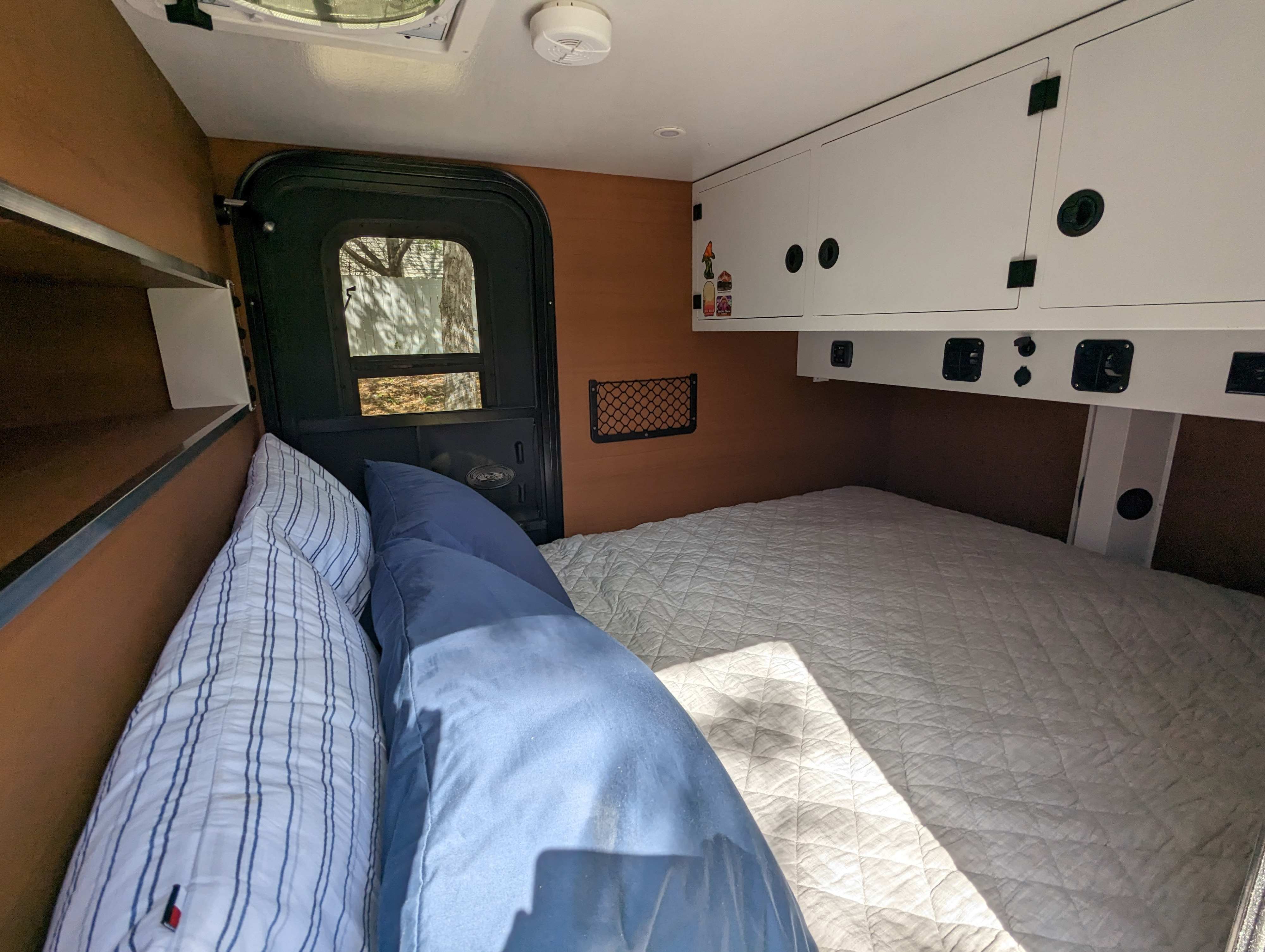 Tommy Hilfiger linens, restful nights ahead. Sasquatch Expedition Campers Highland 60 2023