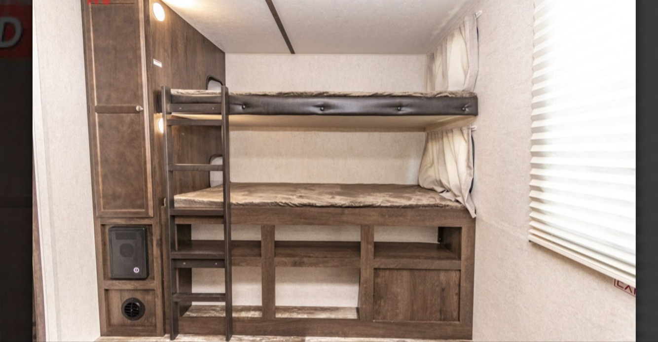 Rear room bunk beds. Starcraft Launch Outfitter 2019