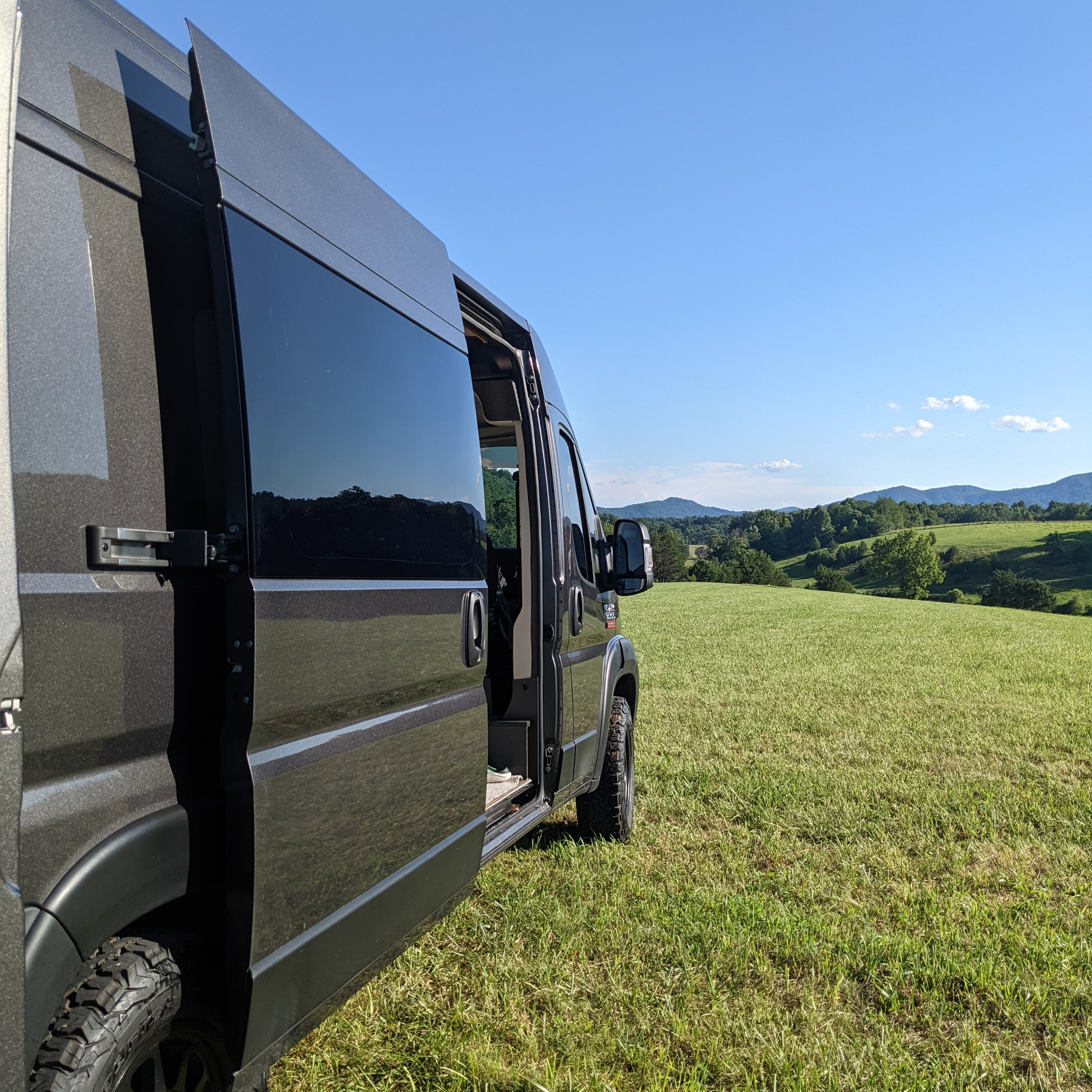 Van Da Coops 22’ Dodge Ram 3500-Hi EXT