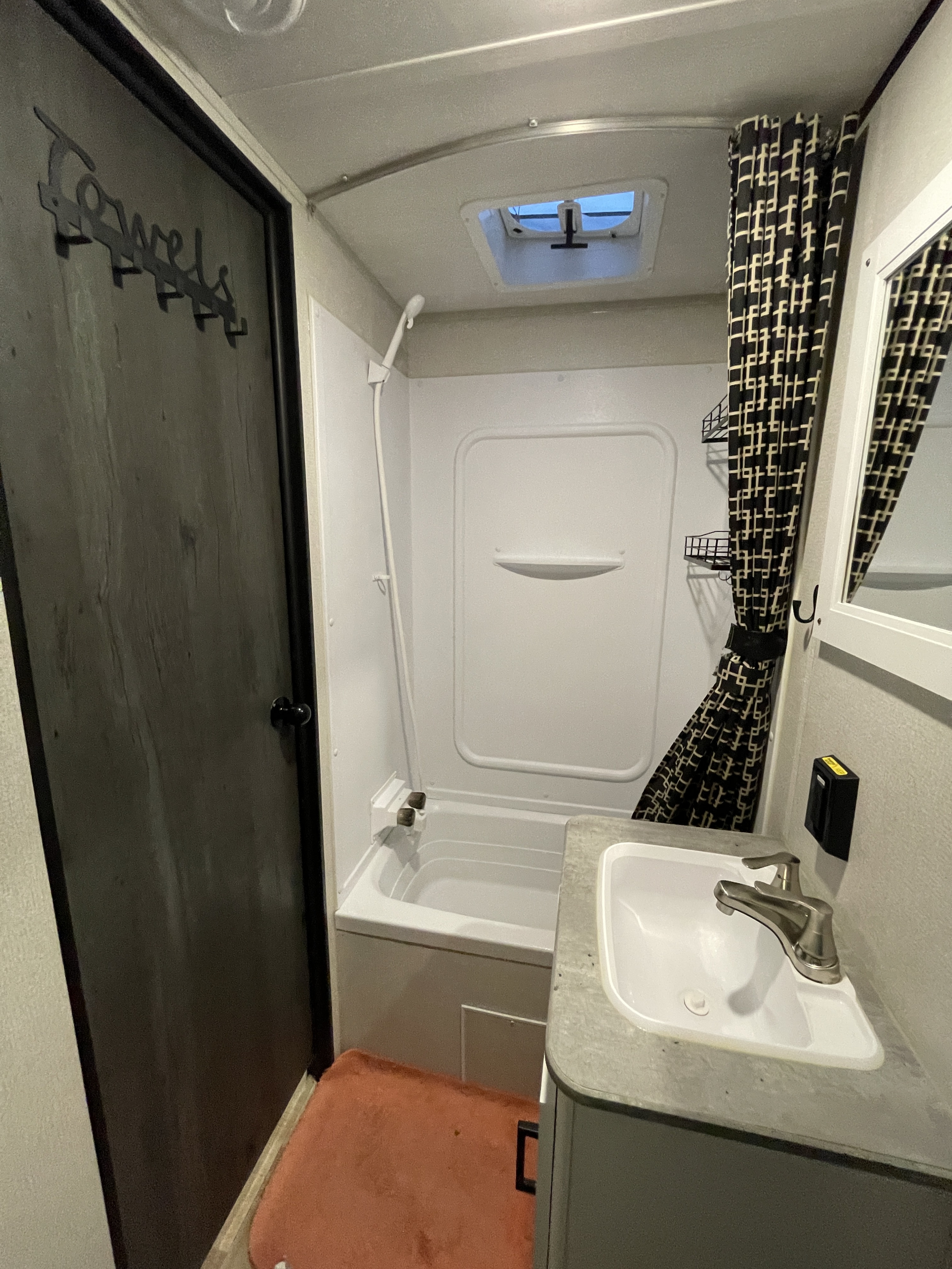 Travel trailer RV Rental 