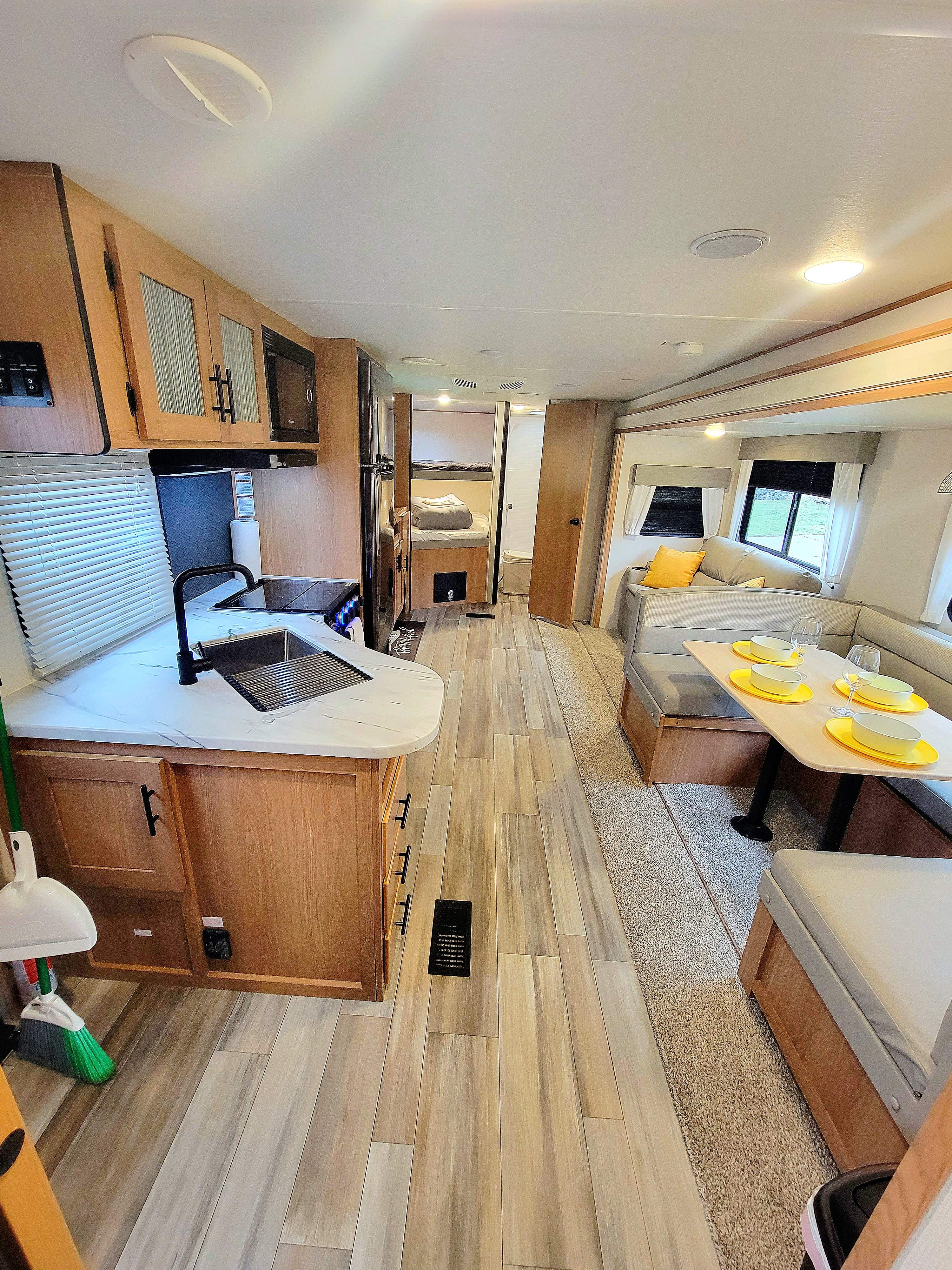 NEW!! 2022 Avenger Avenger Trailer sleeps 10