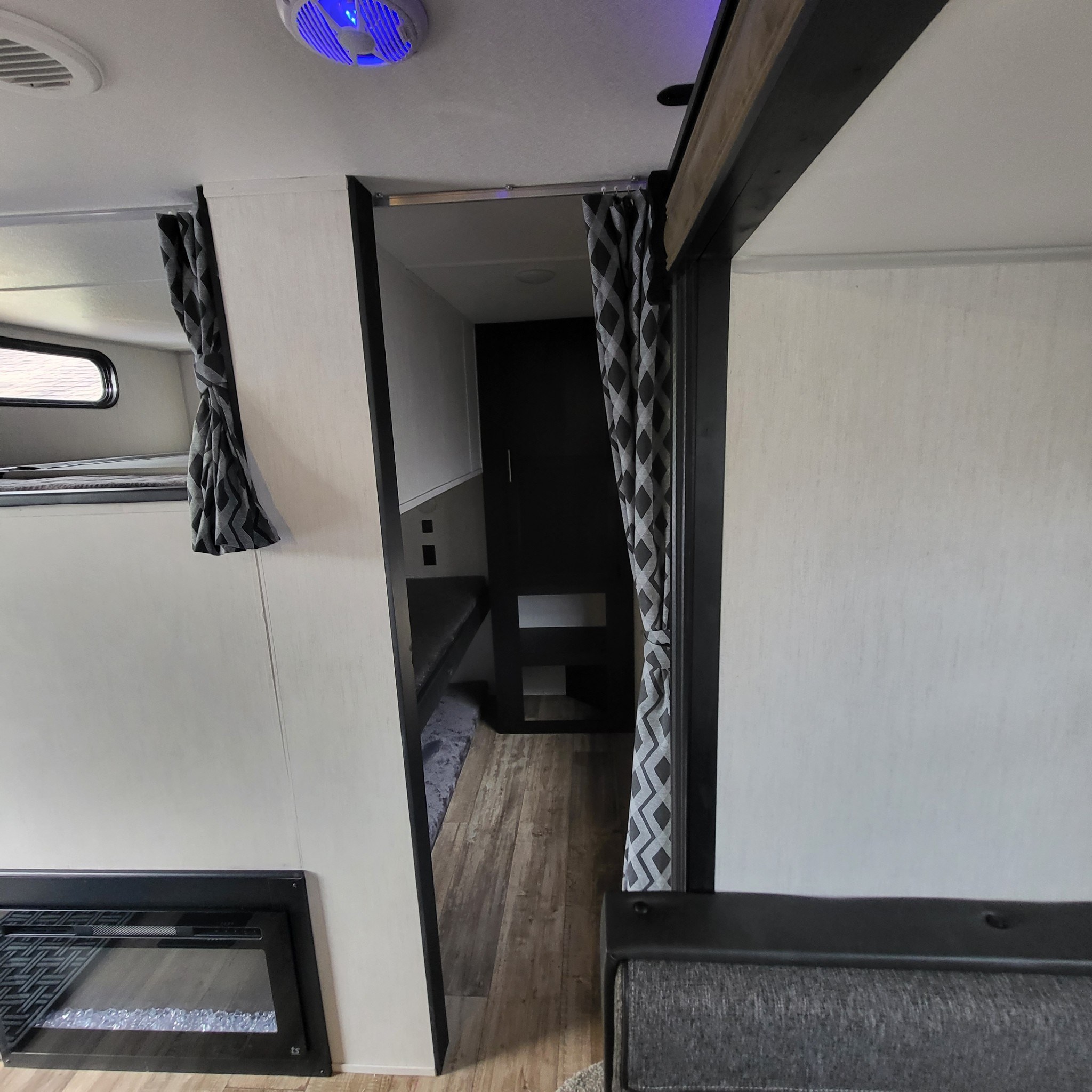 Spacious RV rental. Forest River Cherokee 2022