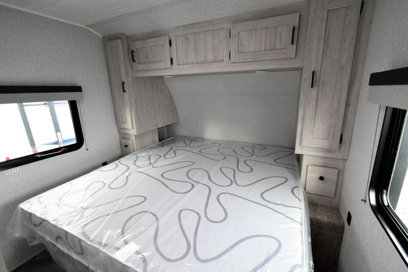 East to West Della Terra 2022