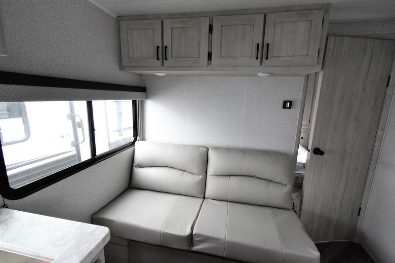 East to West Della Terra 2022