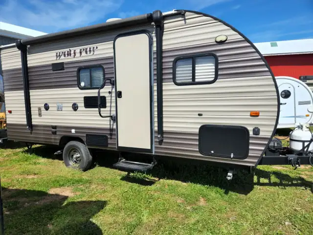 Clean, family and pet friendly, Forest River Wolf Pup 16BHS Travel Trailer