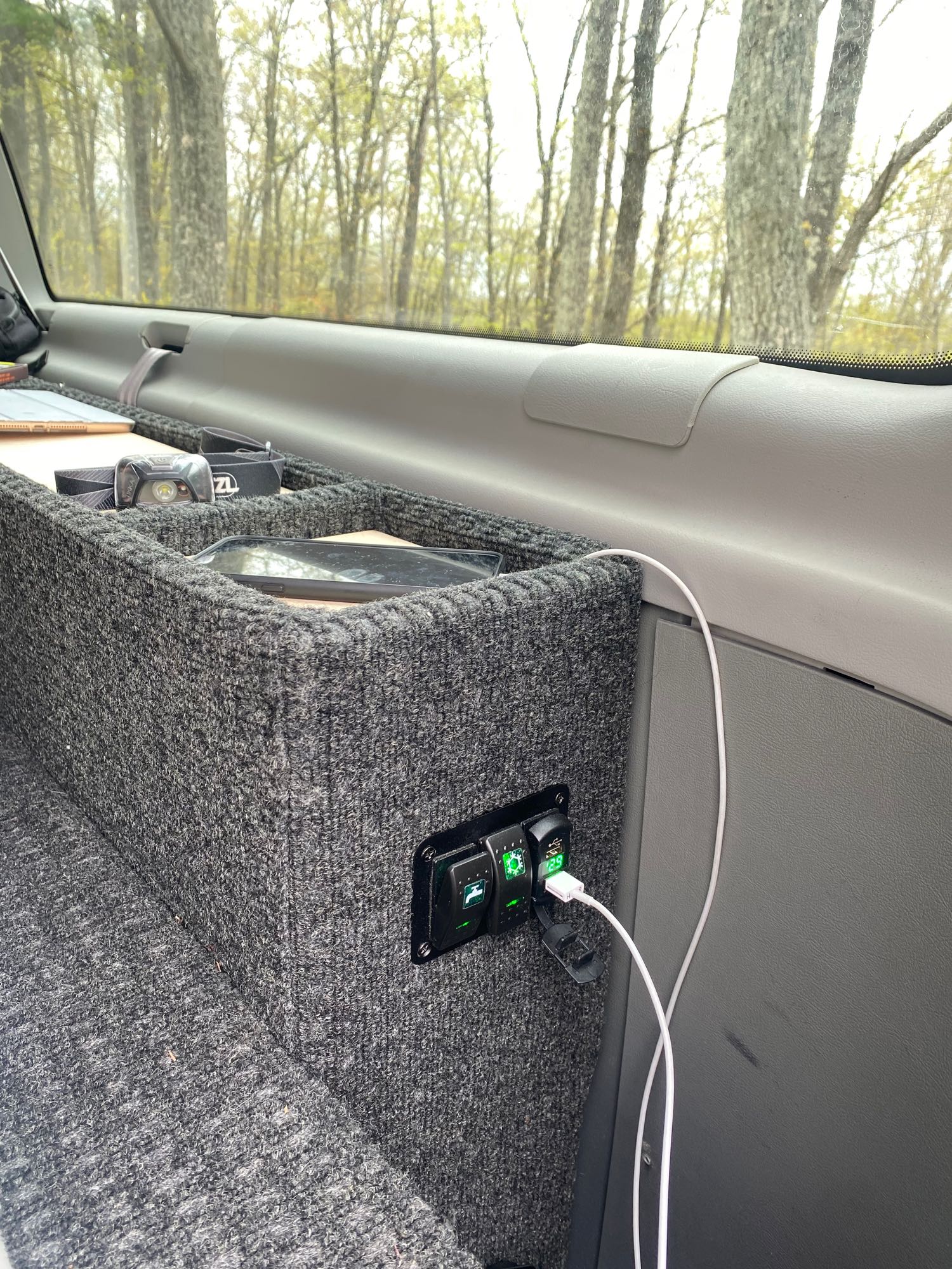 Fridge/water pump switches and USB charging ports . Ford Econoline 150 2006